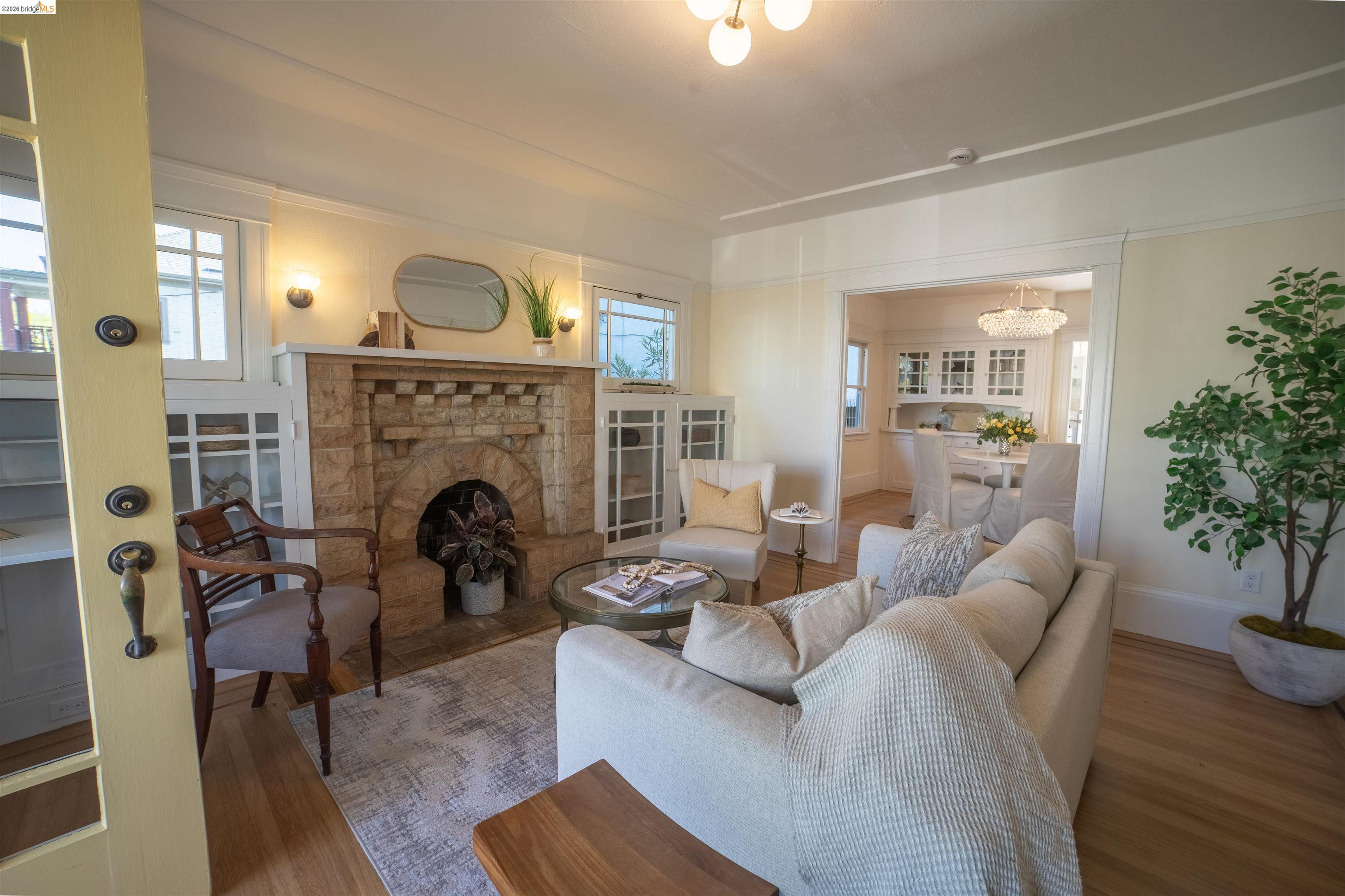 Detail Gallery Image 6 of 41 For 5264 Locksley Ave, Oakland,  CA 94618 - 2 Beds | 1 Baths