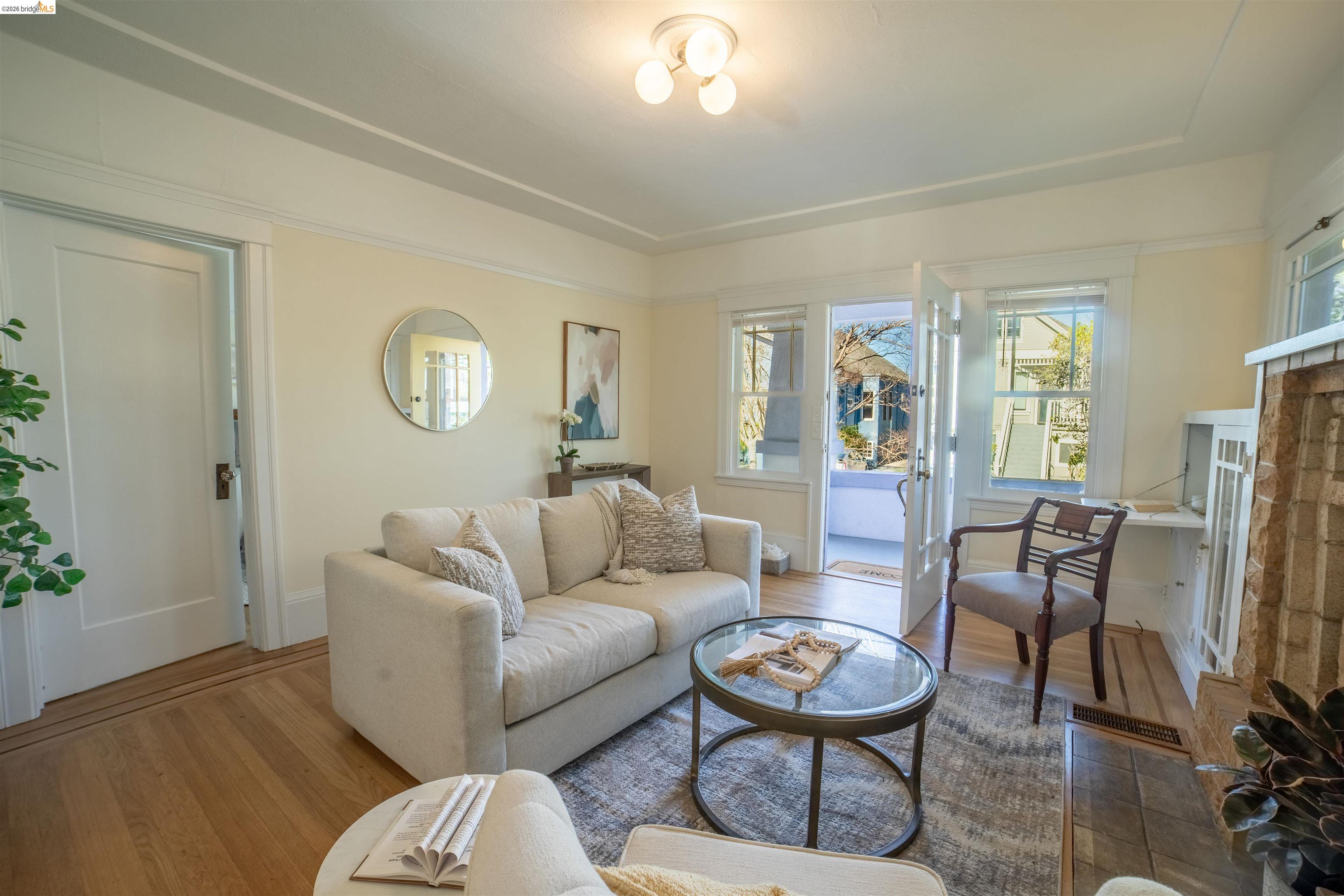 Detail Gallery Image 7 of 41 For 5264 Locksley Ave, Oakland,  CA 94618 - 2 Beds | 1 Baths