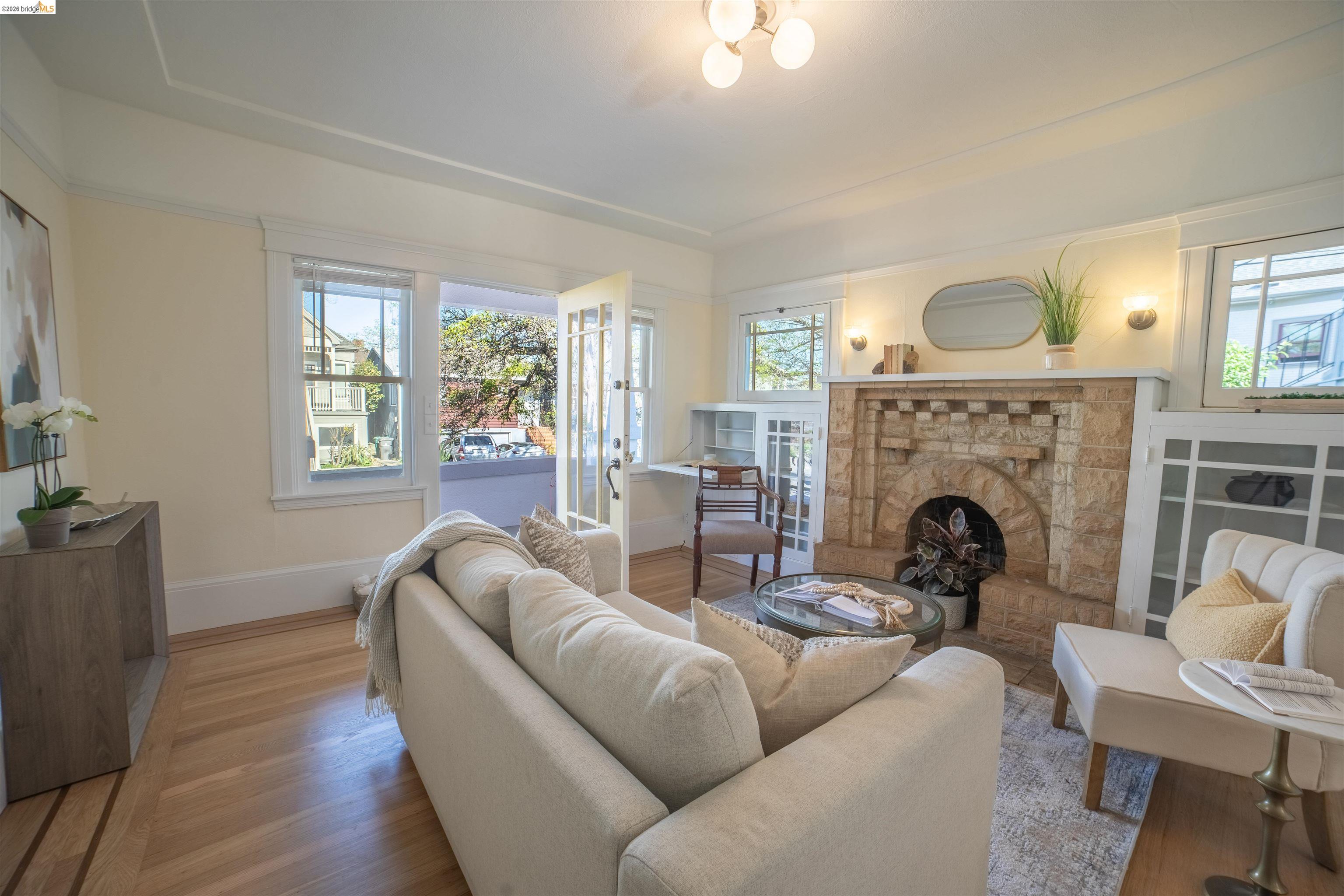 Detail Gallery Image 8 of 41 For 5264 Locksley Ave, Oakland,  CA 94618 - 2 Beds | 1 Baths