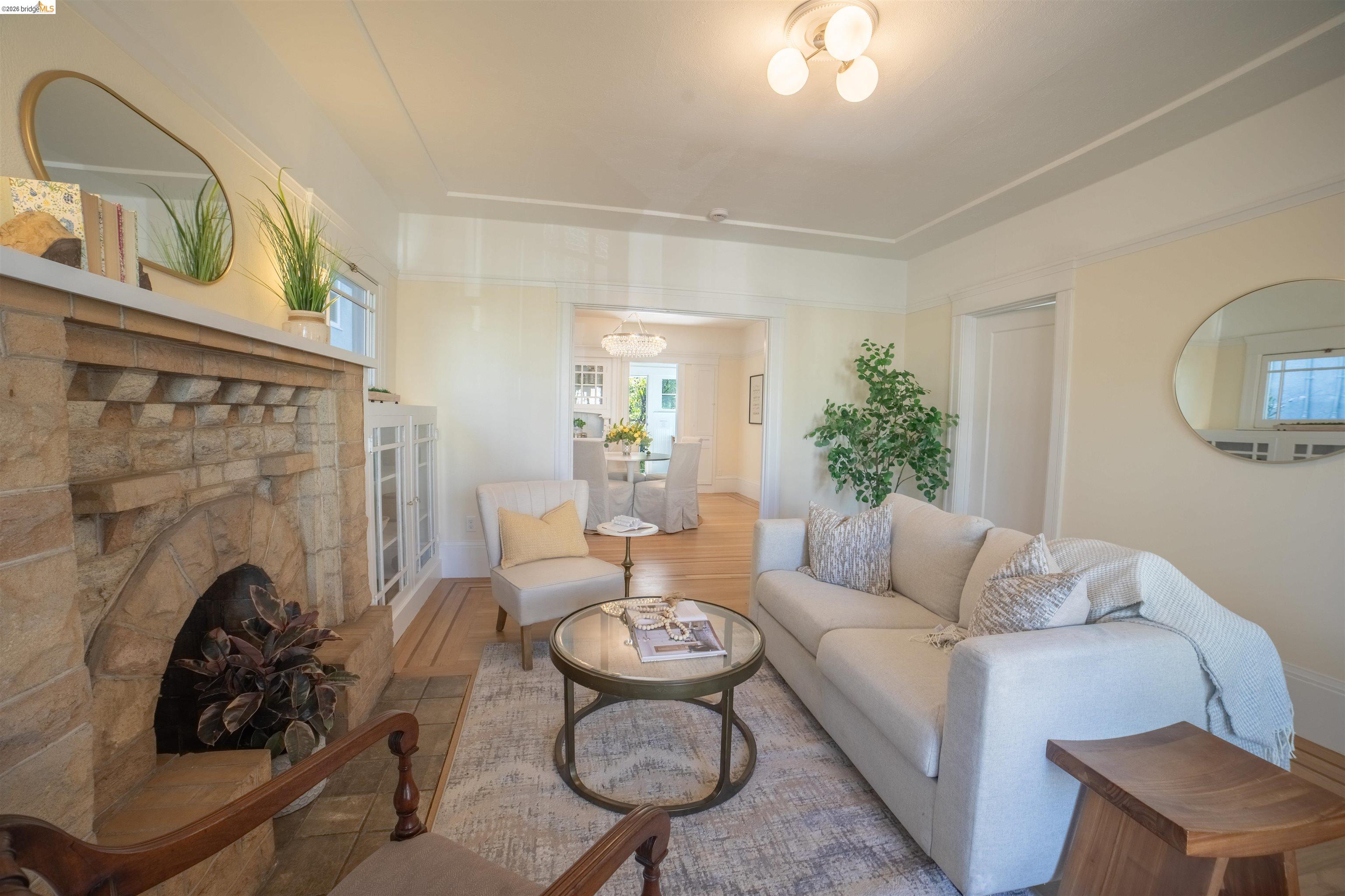 Detail Gallery Image 9 of 41 For 5264 Locksley Ave, Oakland,  CA 94618 - 2 Beds | 1 Baths