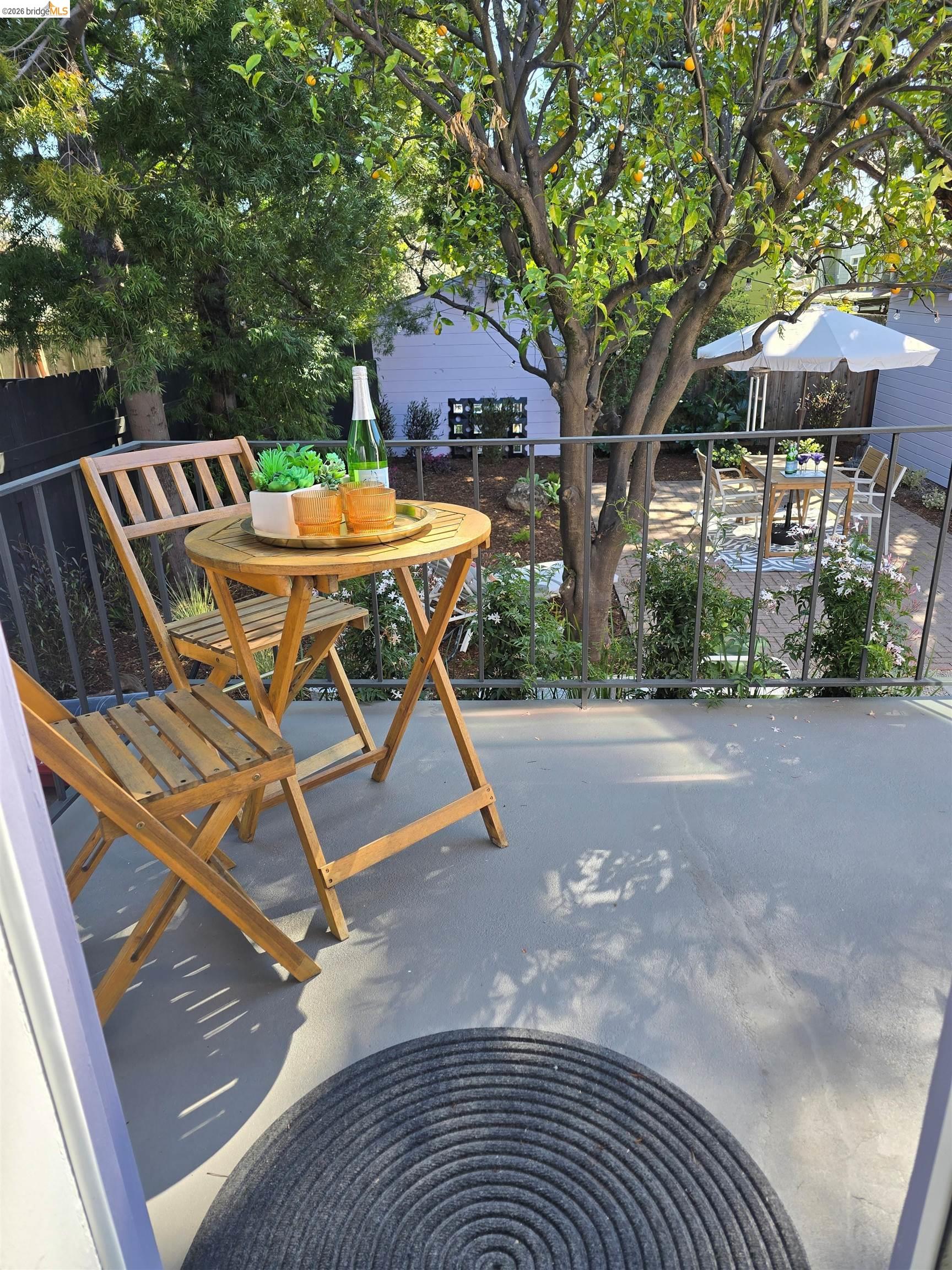 Detail Gallery Image 10 of 13 For 5264 Locksley Ave, Oakland,  CA 94618 - 2 Beds | 1 Baths