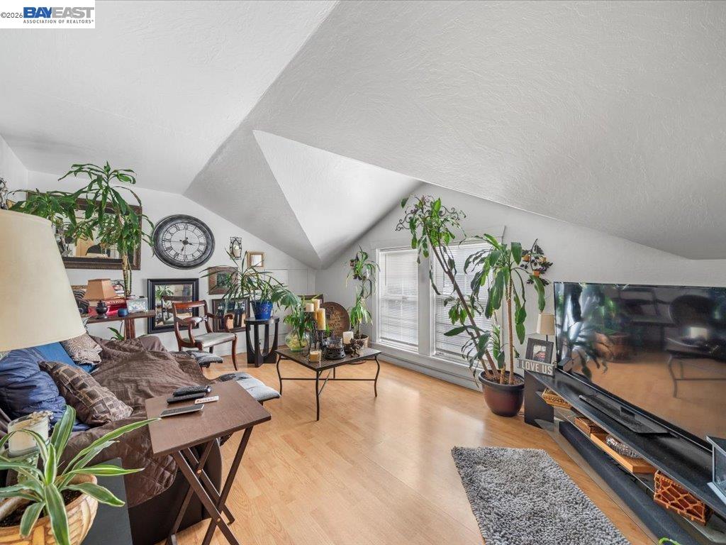 Detail Gallery Image 16 of 23 For 2550 Pleasant St, Oakland,  CA 94602 - – Beds | – Baths