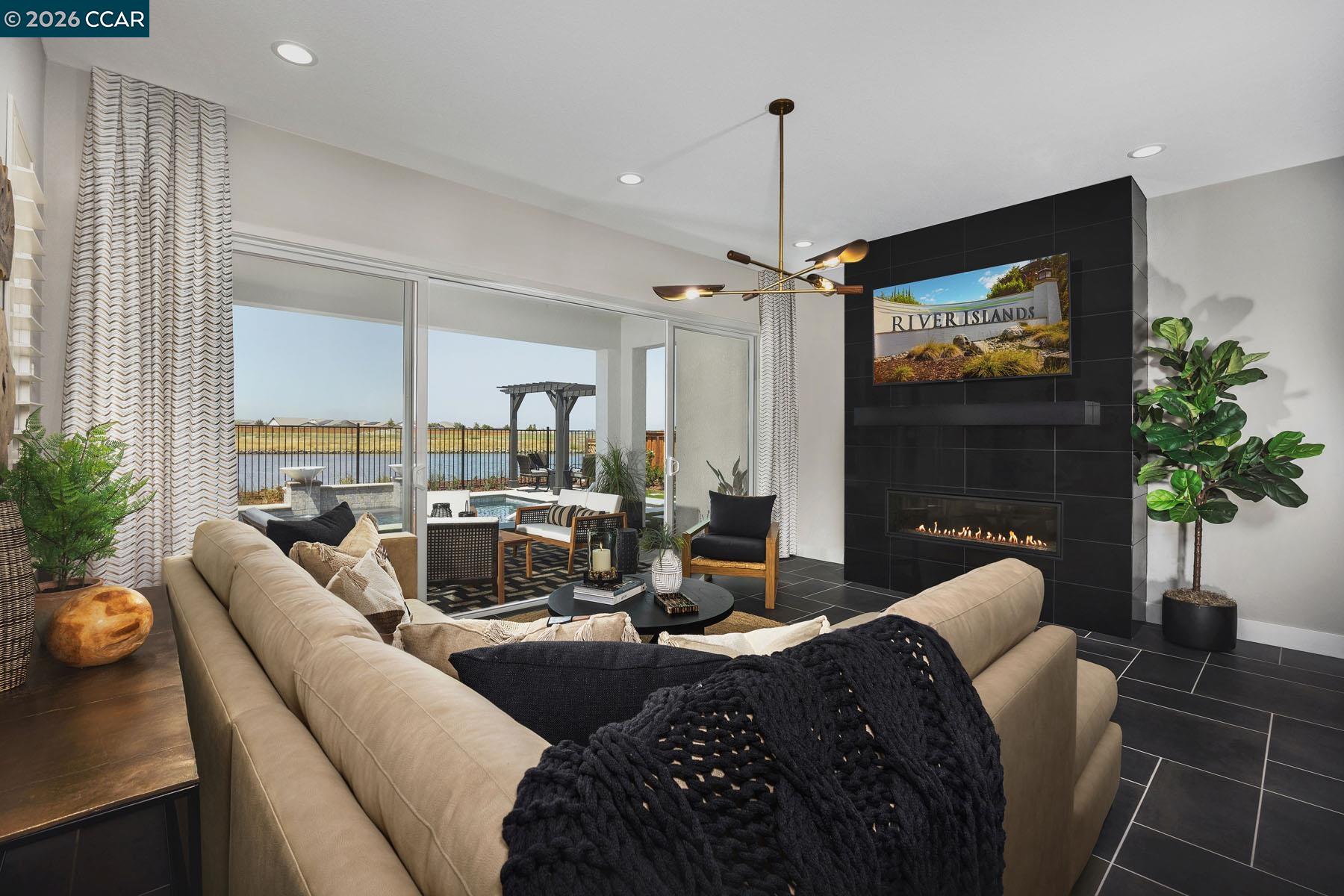 Detail Gallery Image 5 of 9 For 17417 Bushwick Lane, Lathrop,  CA 95330 - 4 Beds | 3 Baths