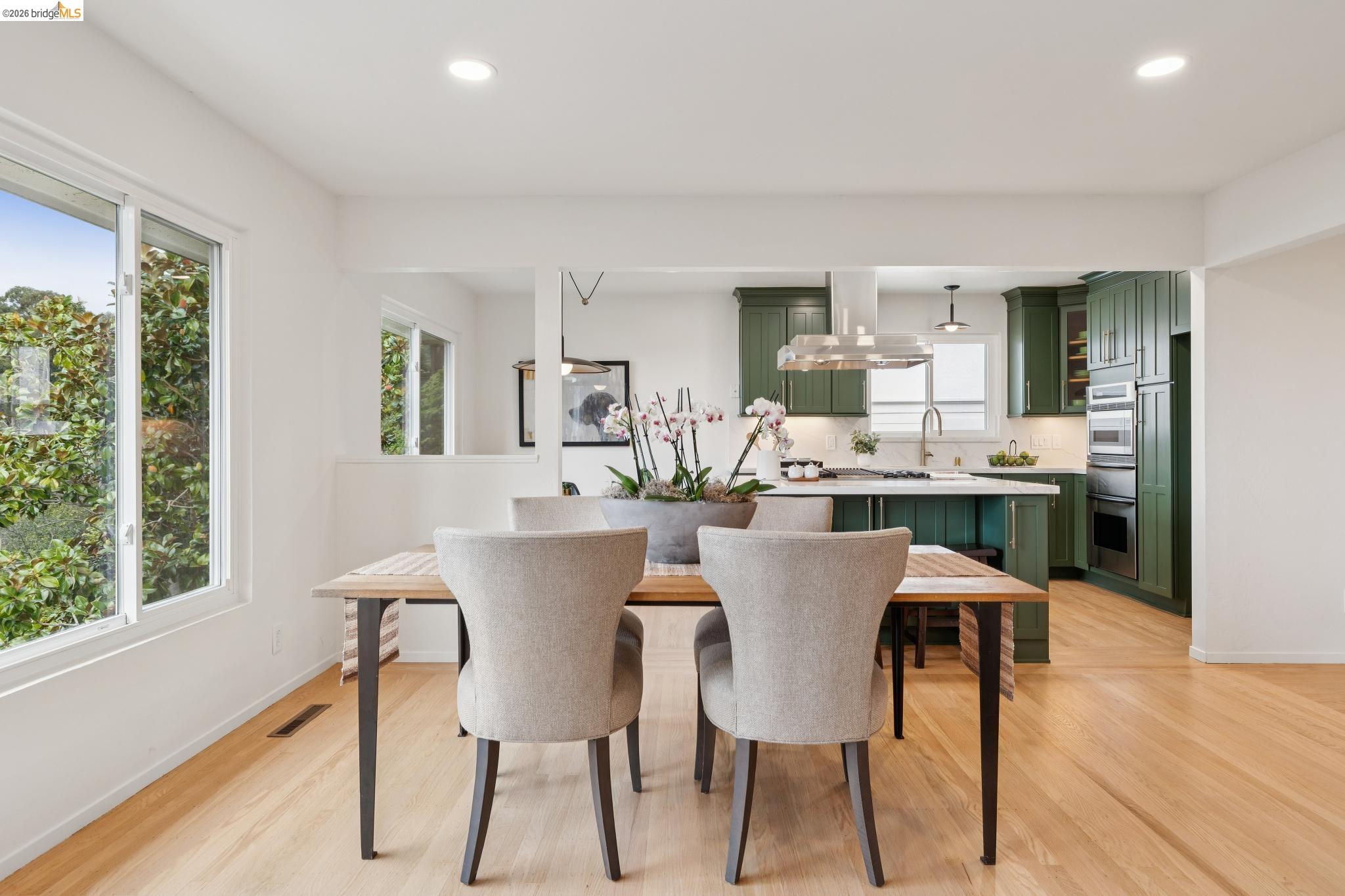 Detail Gallery Image 13 of 59 For 4133 Norton Ave, Oakland,  CA 94602 - 5 Beds | 3 Baths