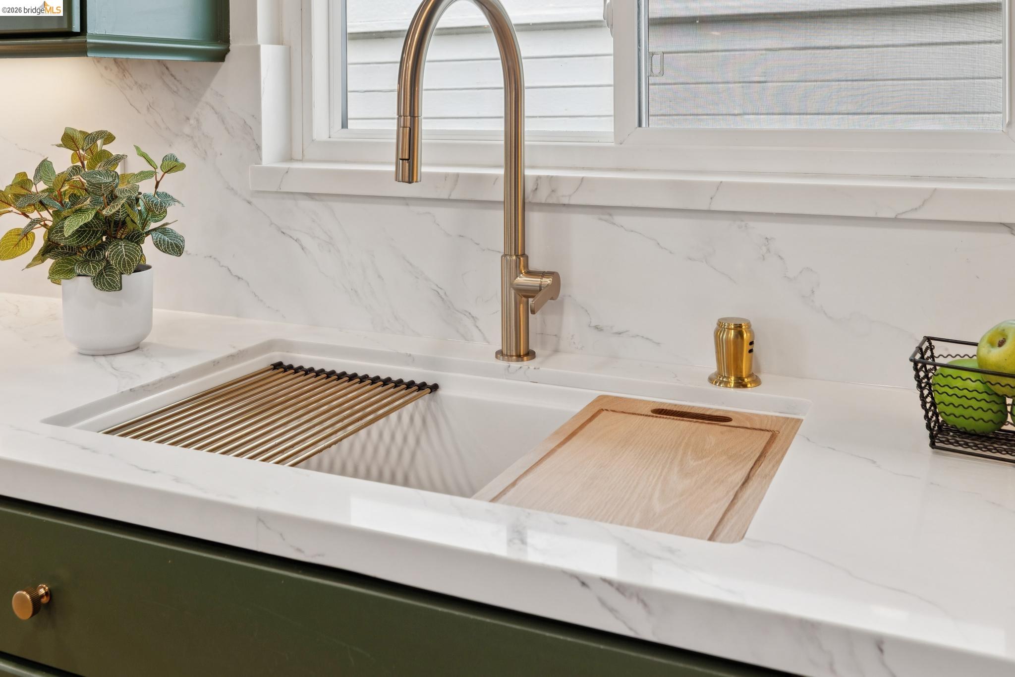 Detail Gallery Image 18 of 59 For 4133 Norton Ave, Oakland,  CA 94602 - 5 Beds | 3 Baths