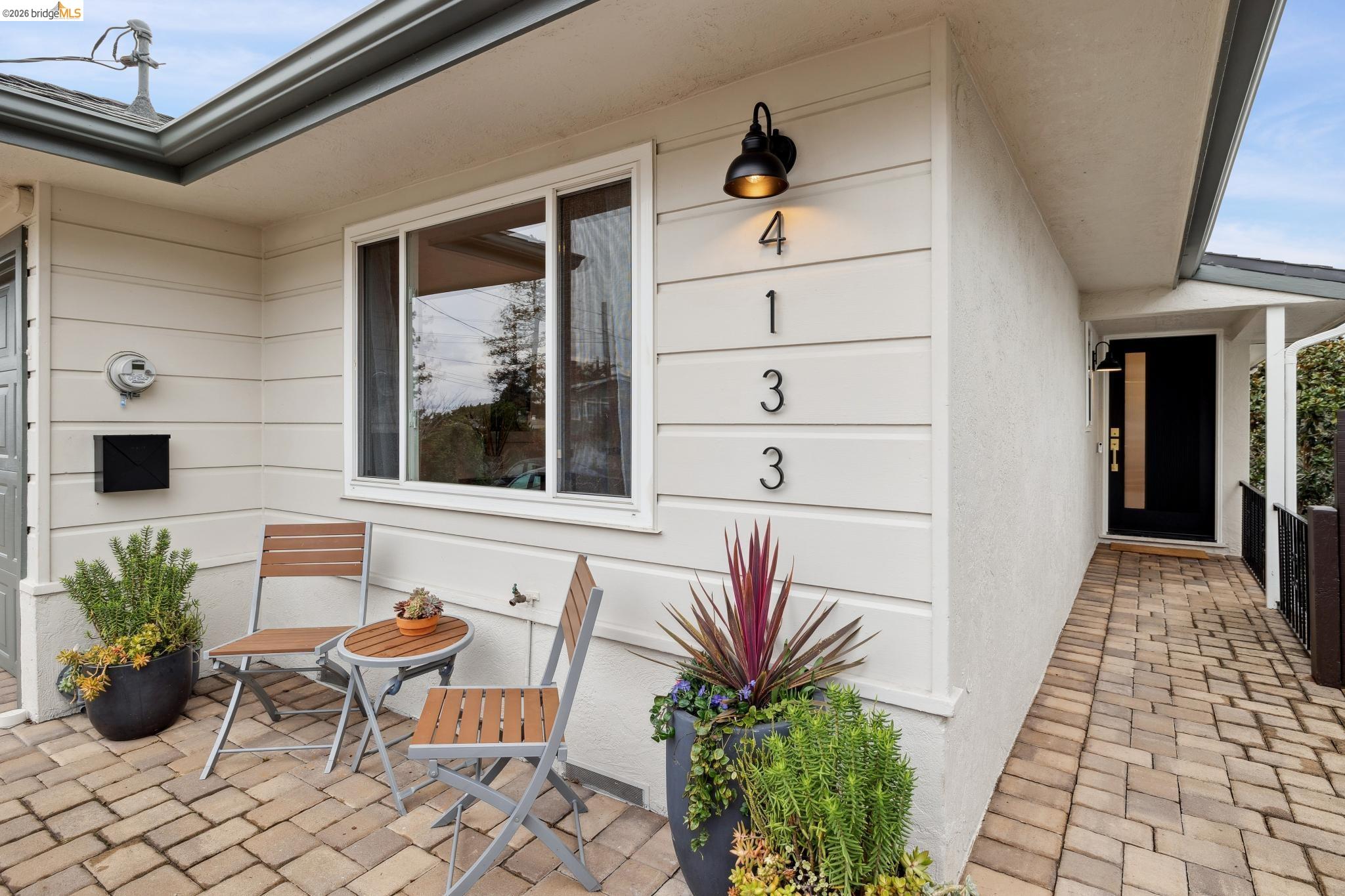 Detail Gallery Image 3 of 59 For 4133 Norton Ave, Oakland,  CA 94602 - 5 Beds | 3 Baths