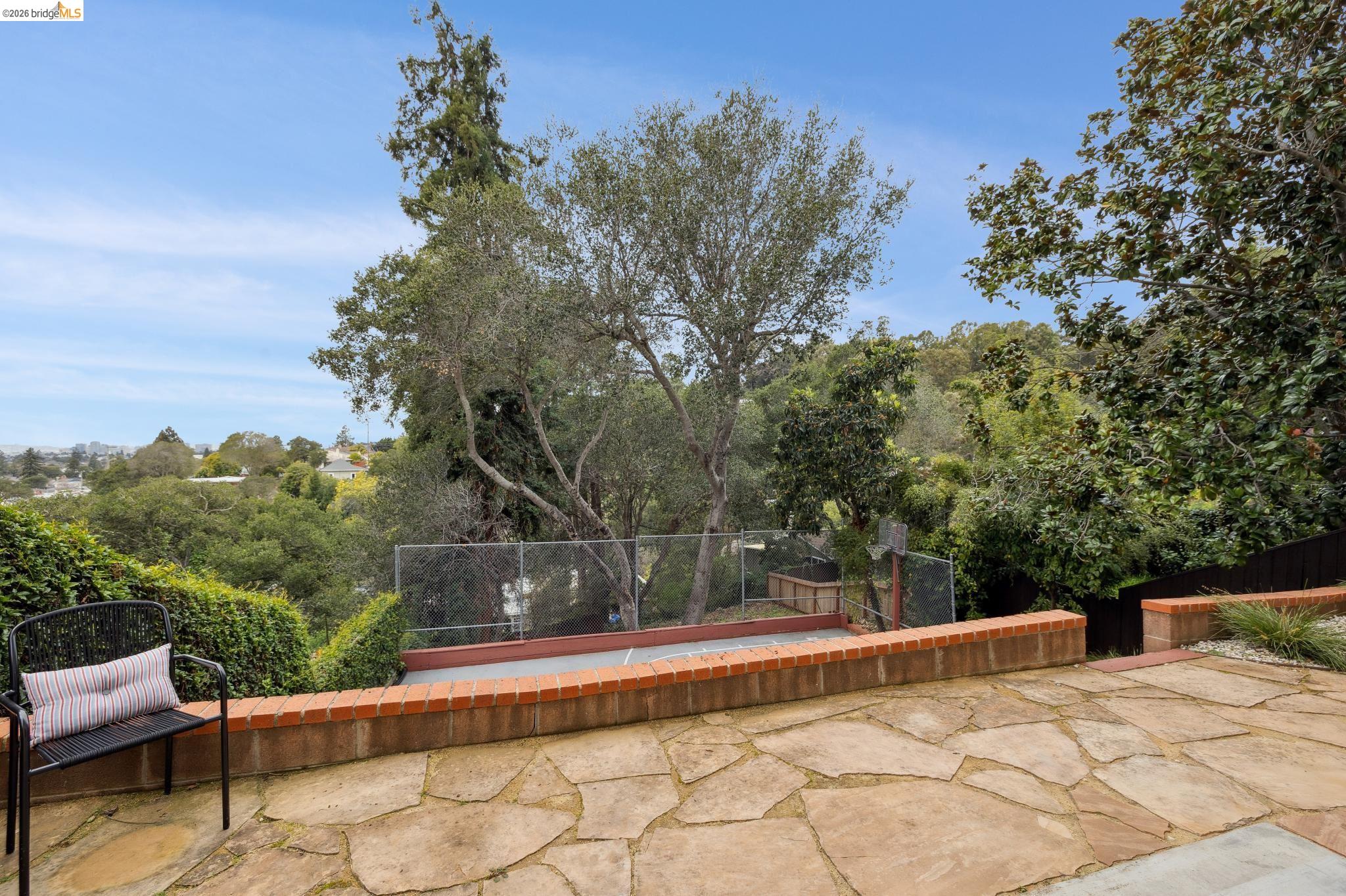 Detail Gallery Image 45 of 59 For 4133 Norton Ave, Oakland,  CA 94602 - 5 Beds | 3 Baths