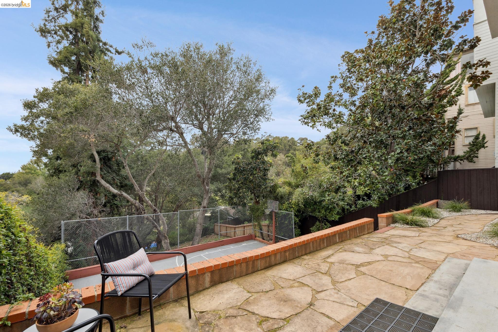 Detail Gallery Image 46 of 59 For 4133 Norton Ave, Oakland,  CA 94602 - 5 Beds | 3 Baths