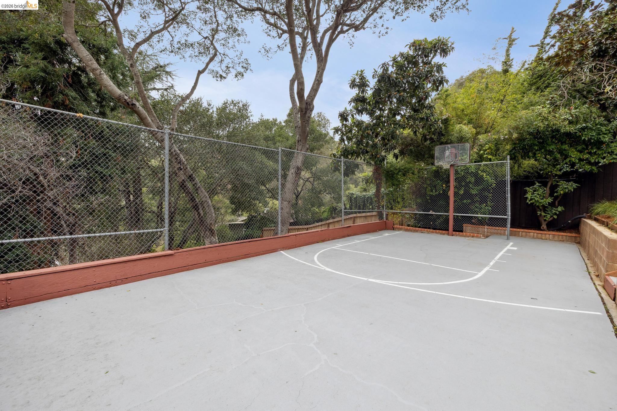 Detail Gallery Image 51 of 59 For 4133 Norton Ave, Oakland,  CA 94602 - 5 Beds | 3 Baths