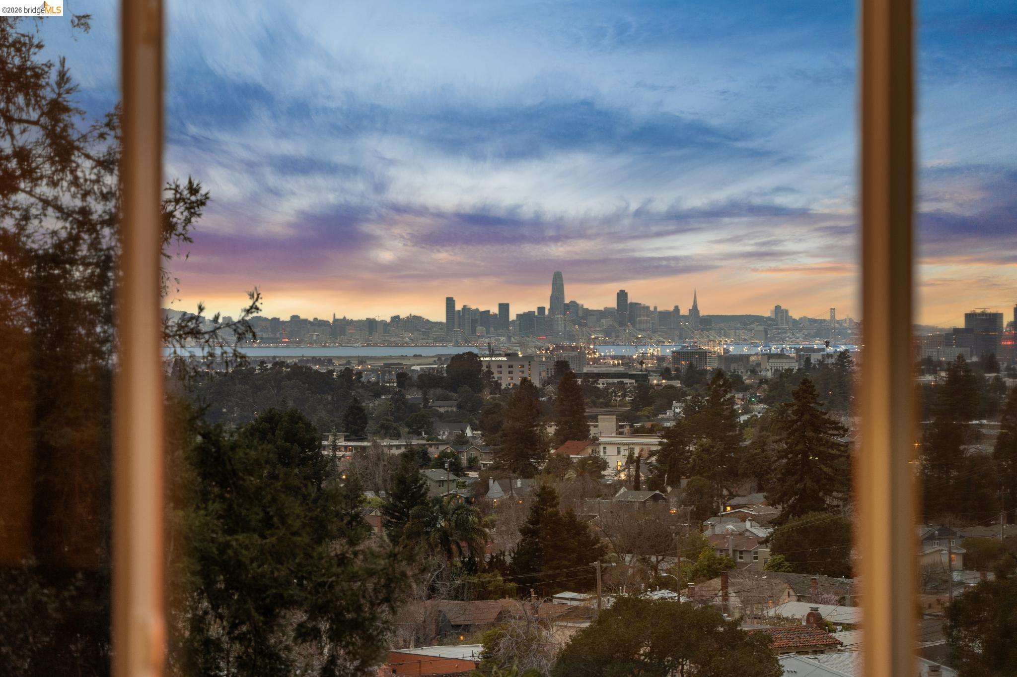 Detail Gallery Image 8 of 59 For 4133 Norton Ave, Oakland,  CA 94602 - 5 Beds | 3 Baths