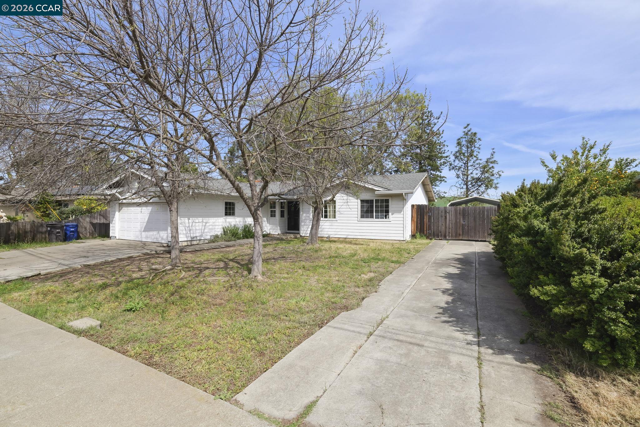 Detail Gallery Image 4 of 30 For 3922 Bayview Circle, Concord,  CA 94520 - 4 Beds | 2 Baths