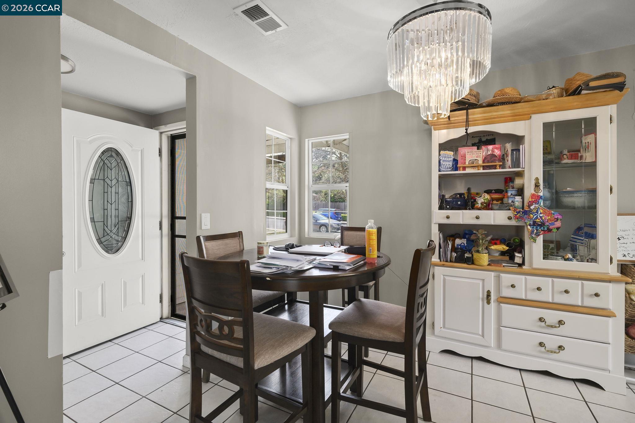 Detail Gallery Image 10 of 30 For 3922 Bayview Circle, Concord,  CA 94520 - 4 Beds | 2 Baths