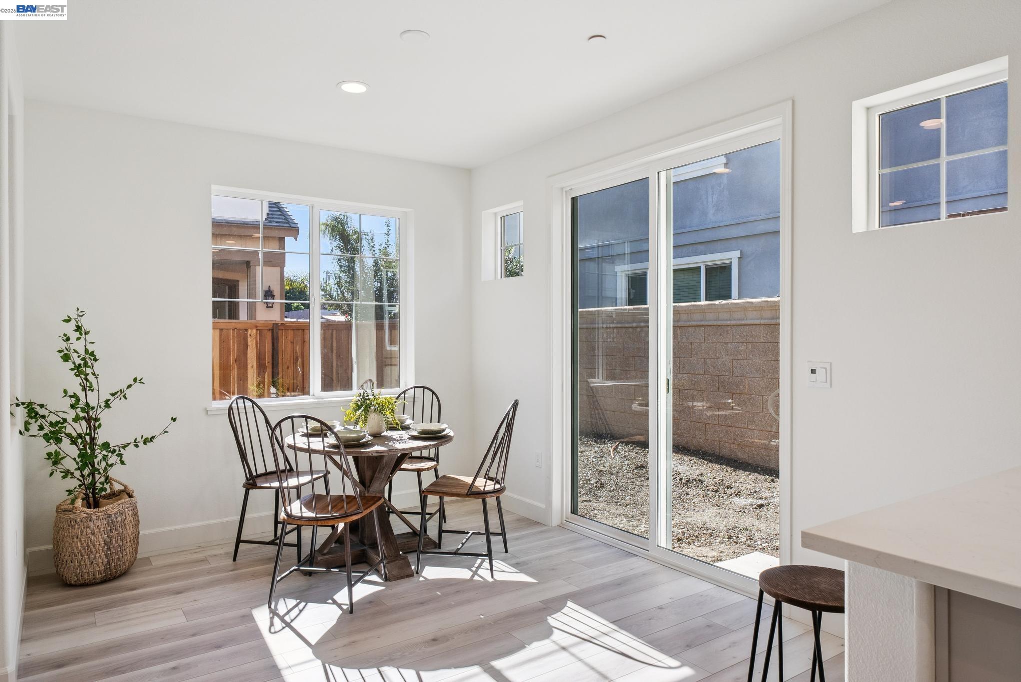 Detail Gallery Image 16 of 45 For 222 Mindy Way, Pittsburg,  CA 94565 - 5 Beds | 3/1 Baths