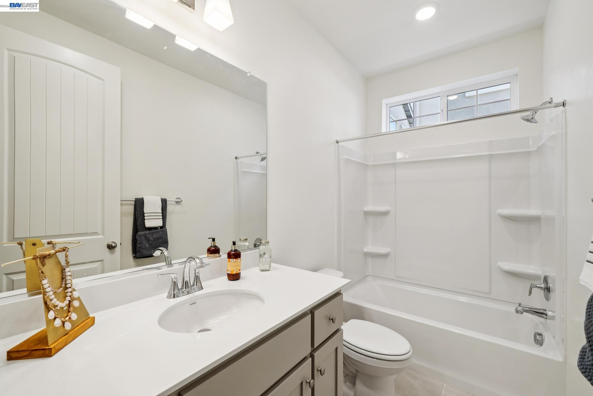 Detail Gallery Image 44 of 45 For 222 Mindy Way, Pittsburg,  CA 94565 - 5 Beds | 3/1 Baths