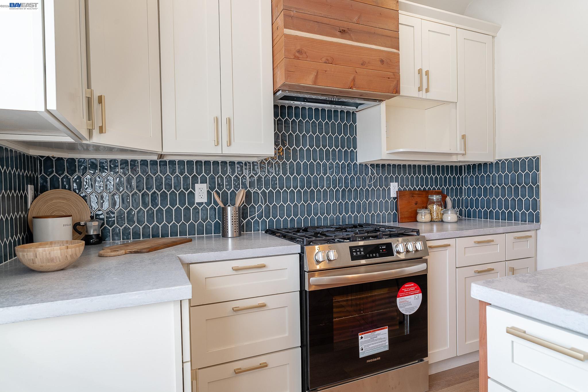 Detail Gallery Image 12 of 44 For 3708 Lyon Ave, Oakland,  CA 94601 - 2 Beds | 1 Baths