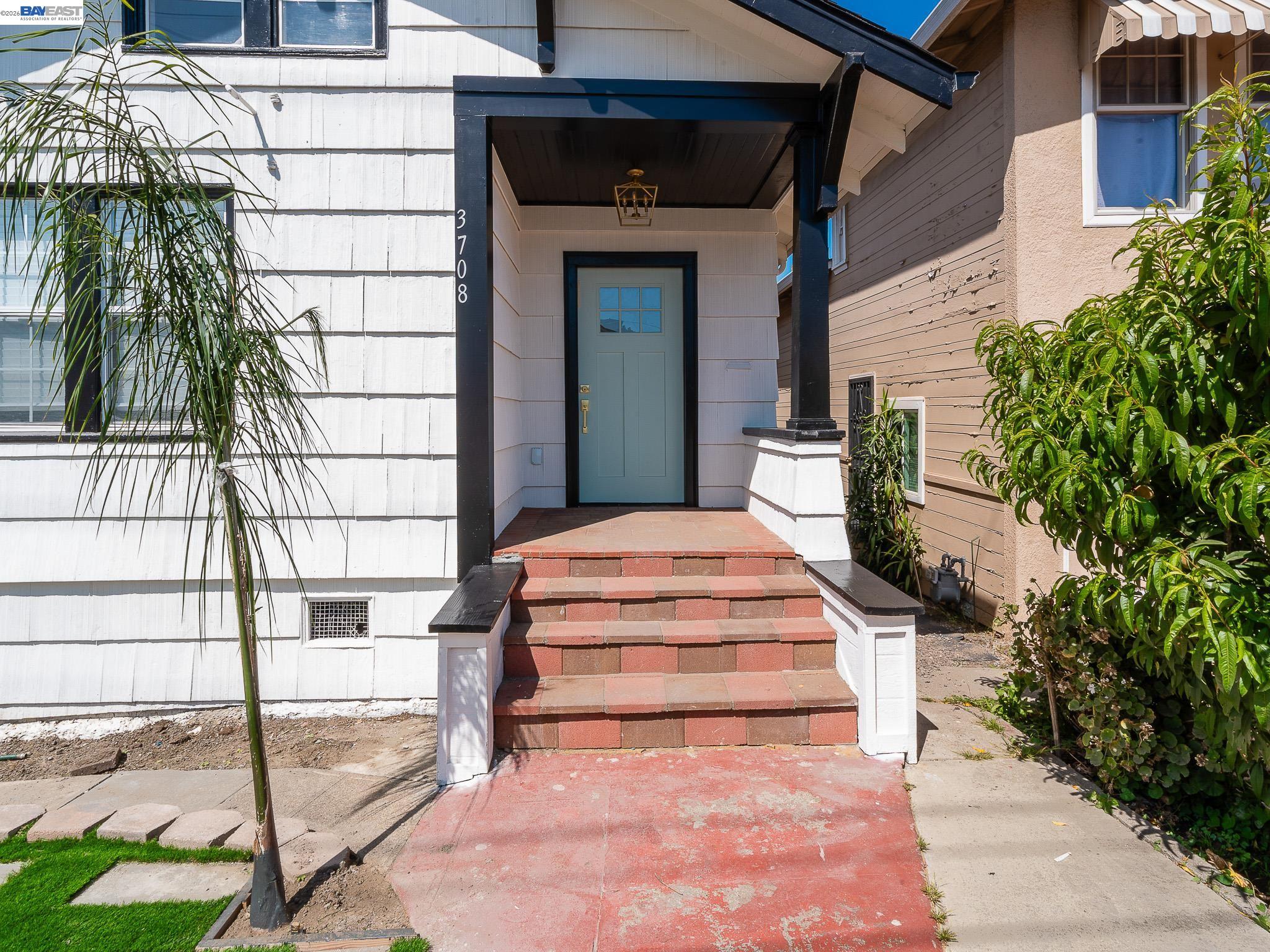 Detail Gallery Image 4 of 44 For 3708 Lyon Ave, Oakland,  CA 94601 - 2 Beds | 1 Baths