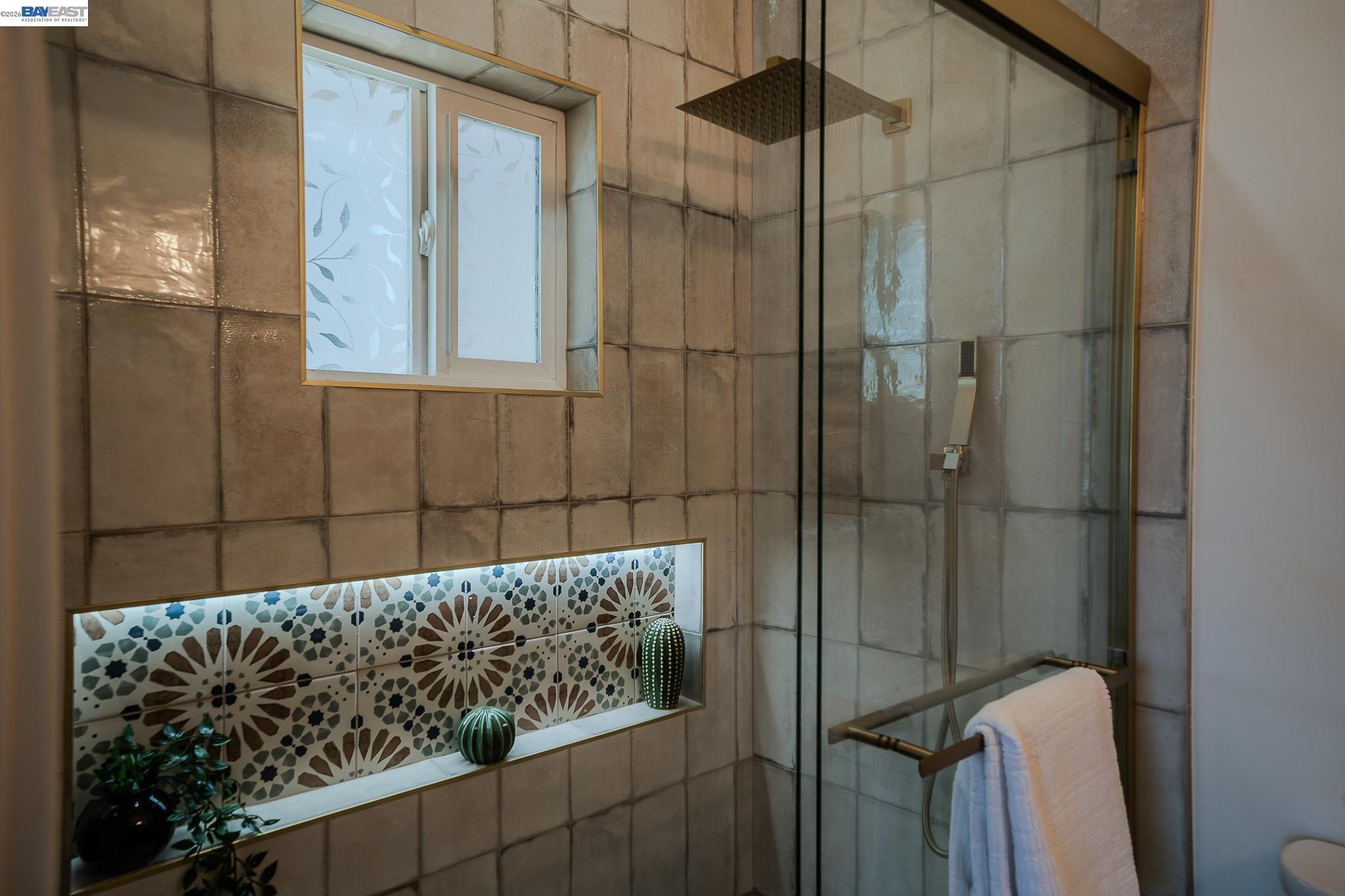 Detail Gallery Image 35 of 44 For 3708 Lyon Ave, Oakland,  CA 94601 - 2 Beds | 1 Baths