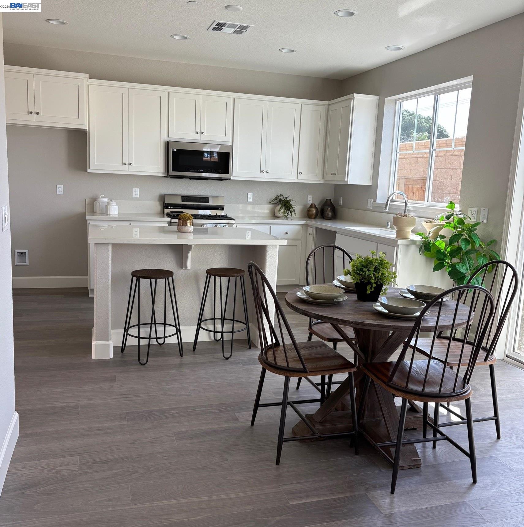 Detail Gallery Image 10 of 32 For 254 Mindy Way, Pittsburg,  CA 94565 - 3 Beds | 2/1 Baths