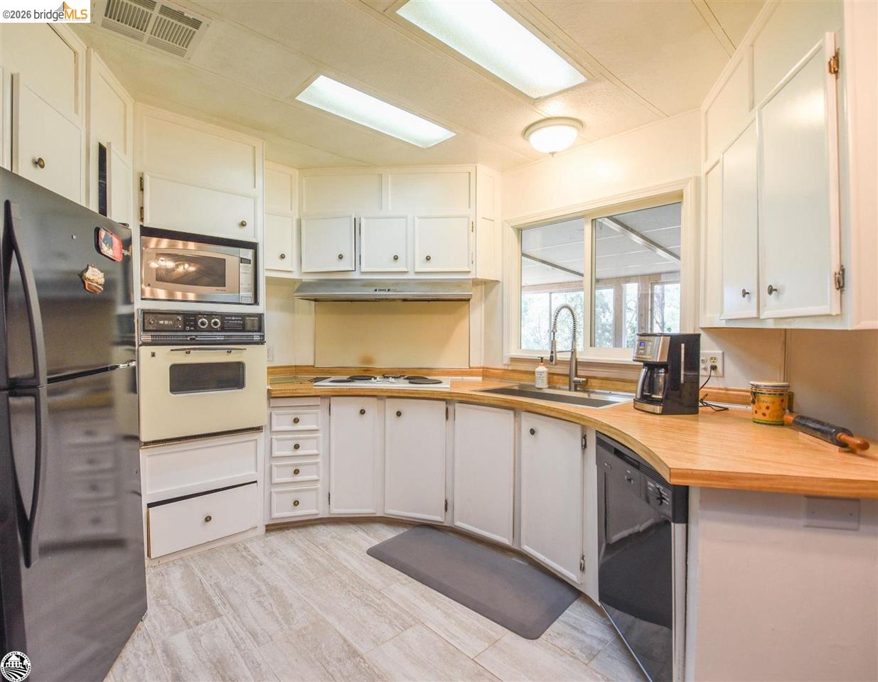 Detail Gallery Image 11 of 45 For 22440 Gunsight Rd, Sonora,  CA 95370-9351 - 2 Beds | 2 Baths