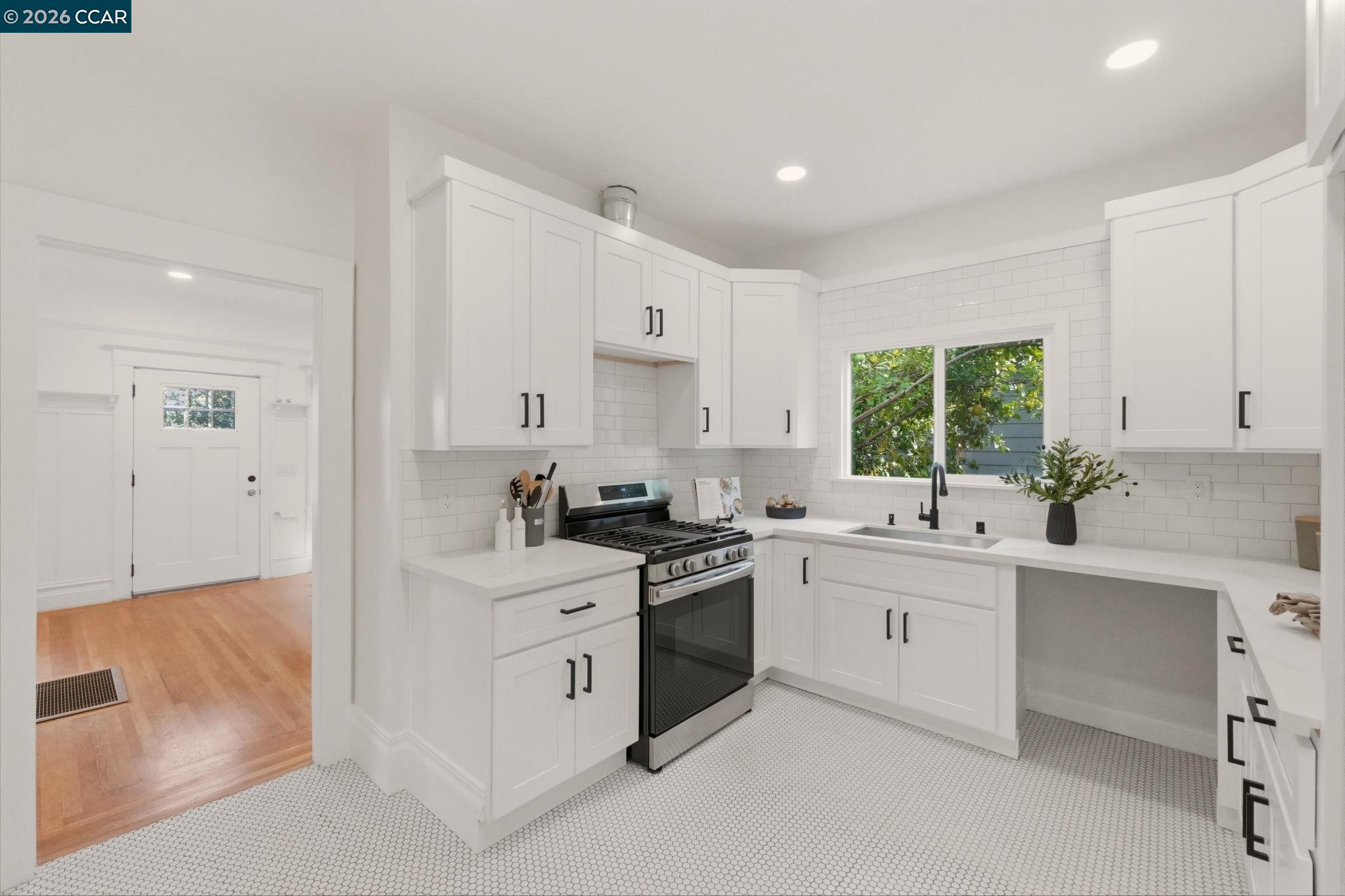 Detail Gallery Image 12 of 58 For 3214 California St, Berkeley,  CA 94703 - – Beds | – Baths