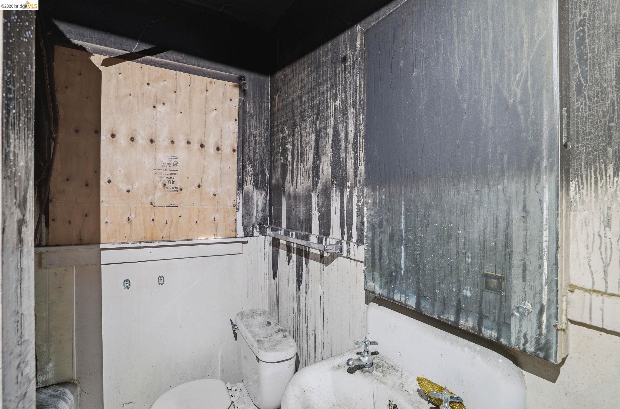 Detail Gallery Image 15 of 16 For 1610 52nd Ave, Oakland,  CA 94601 - 2 Beds | 1 Baths