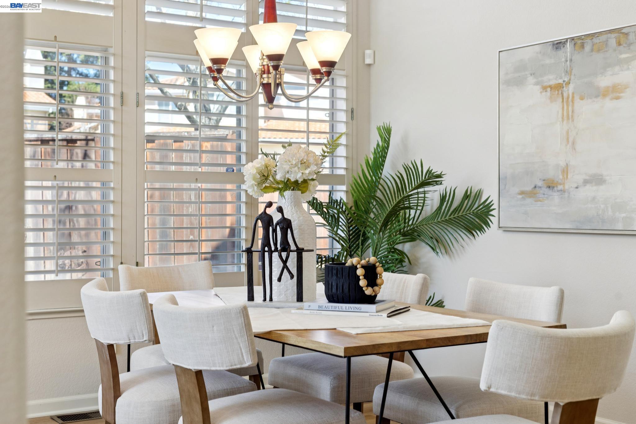 Detail Gallery Image 12 of 60 For 674 Crystal Ct, Pleasanton,  CA 94566 - 5 Beds | 3 Baths