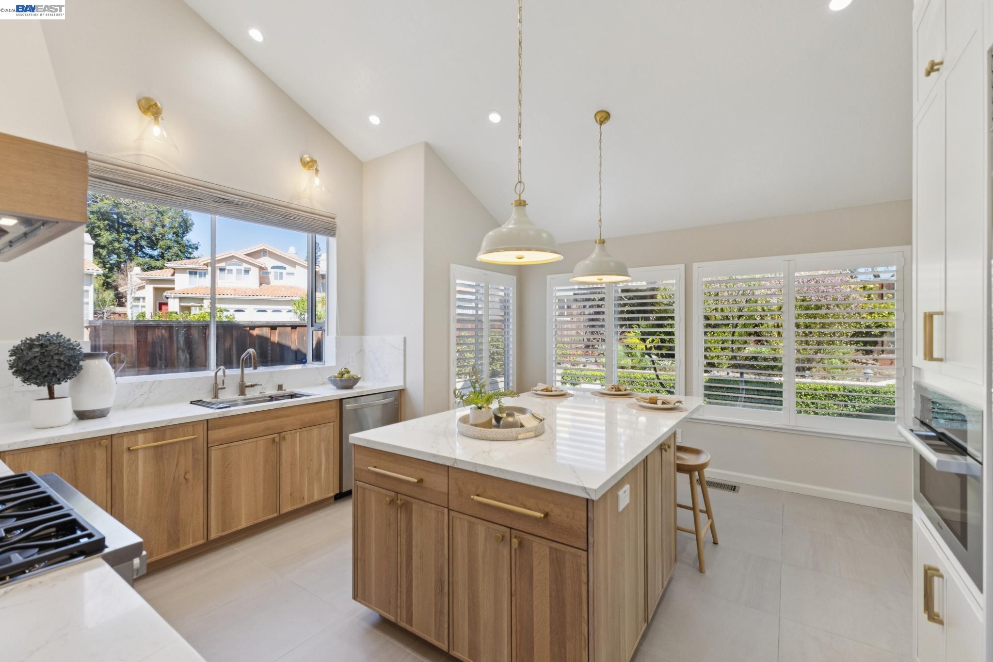 Detail Gallery Image 14 of 60 For 674 Crystal Ct, Pleasanton,  CA 94566 - 5 Beds | 3 Baths