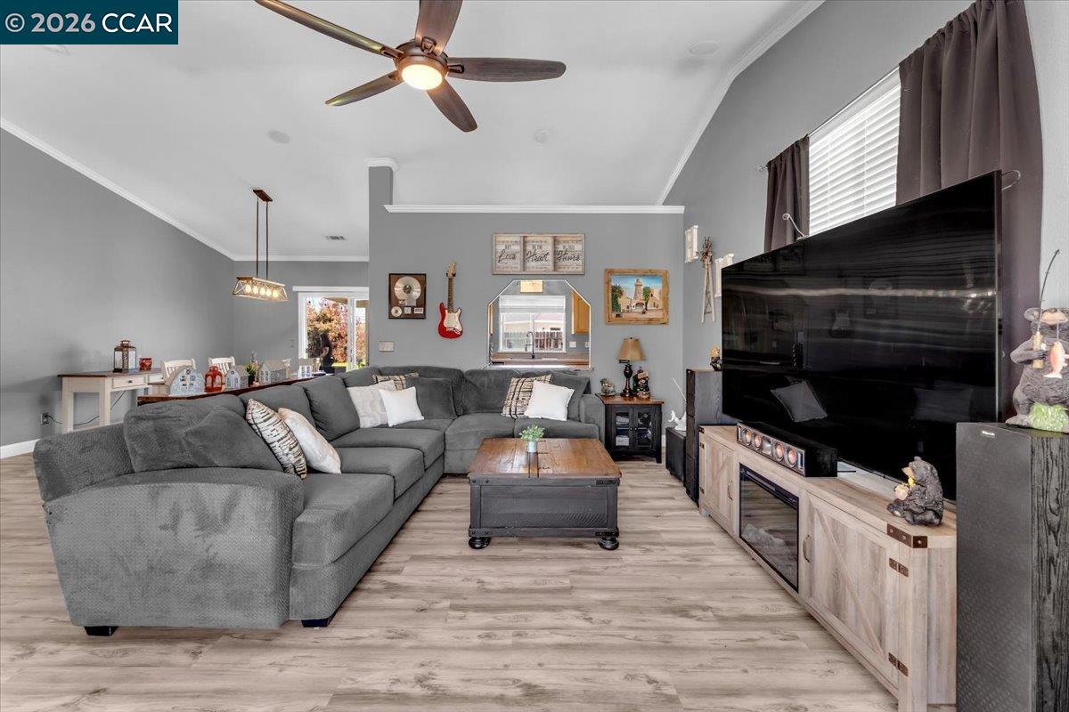 Detail Gallery Image 9 of 33 For 19388 Bonanza King Dr, Cottonwood,  CA 96022 - 3 Beds | 2 Baths