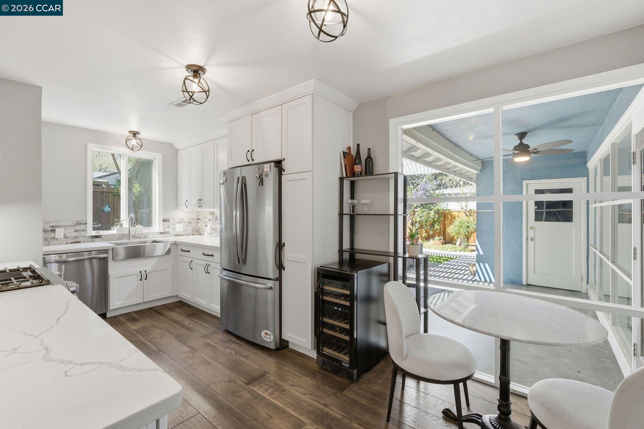 Detail Gallery Image 5 of 28 For 2105 Holbrook Drive, Concord,  CA 94519 - 3 Beds | 2 Baths