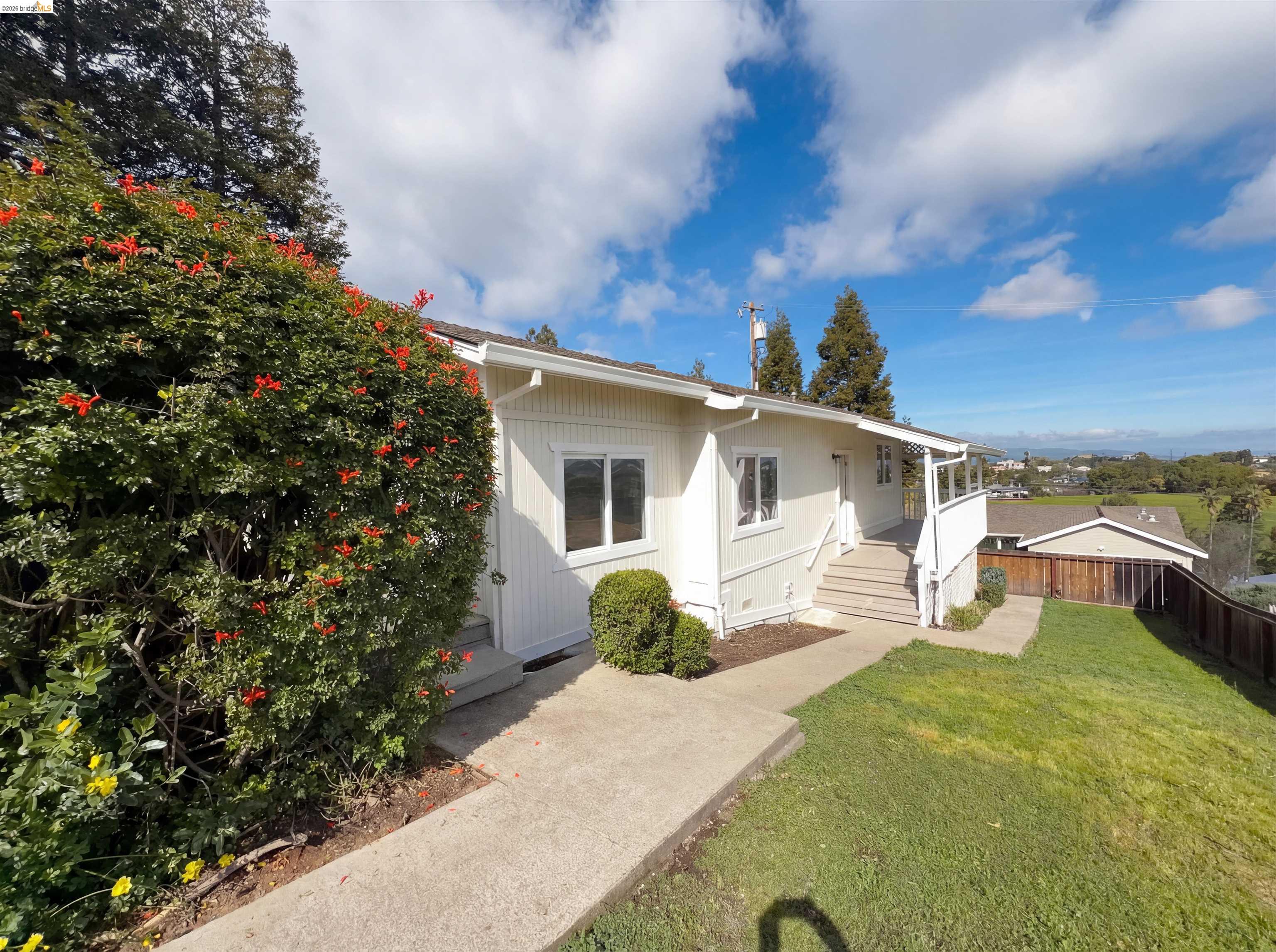 Detail Gallery Image 12 of 42 For 2291 Yale St, Martinez,  CA 94553 - 2 Beds | 2/1 Baths