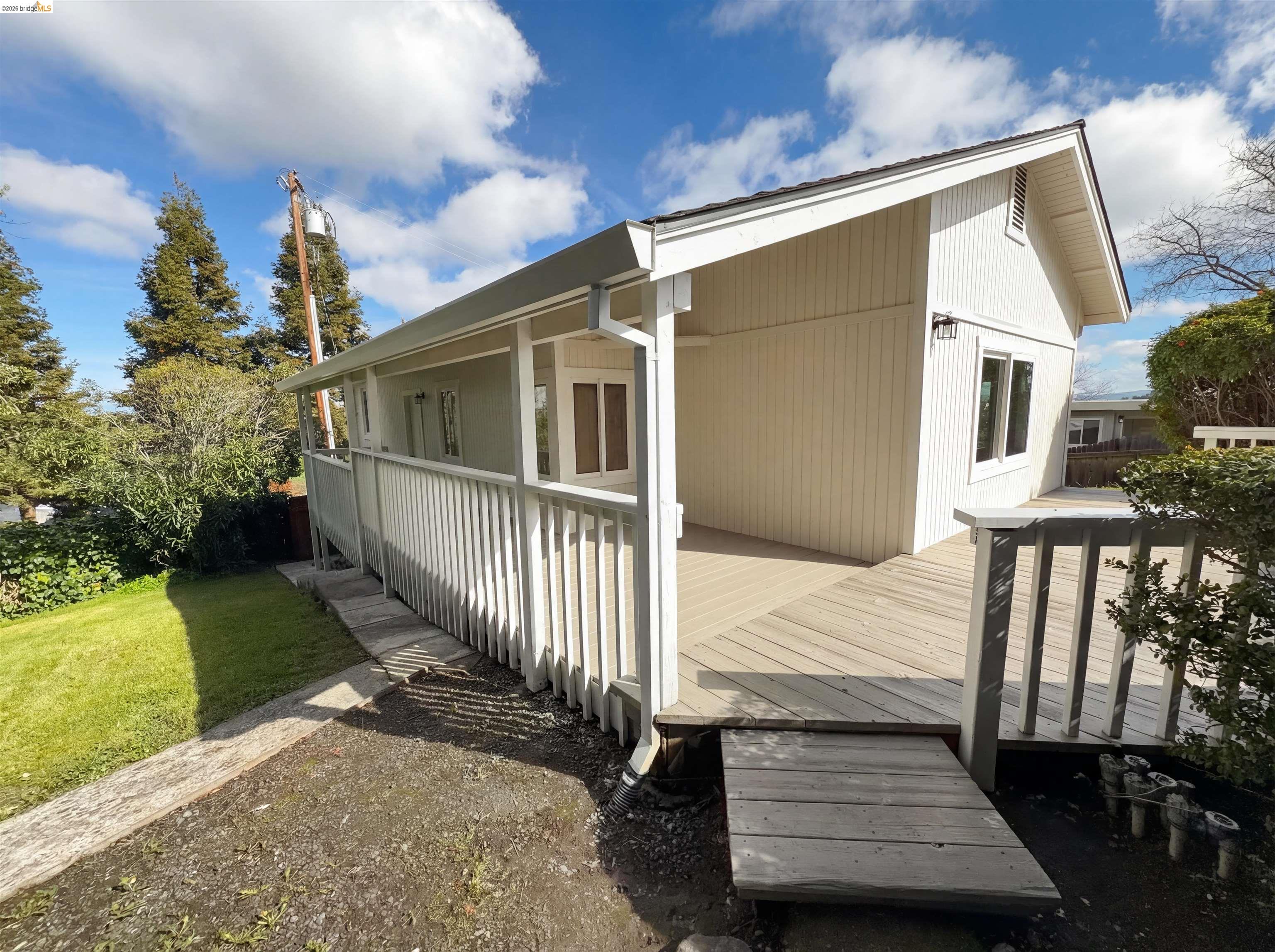 Detail Gallery Image 14 of 42 For 2291 Yale St, Martinez,  CA 94553 - 2 Beds | 2/1 Baths