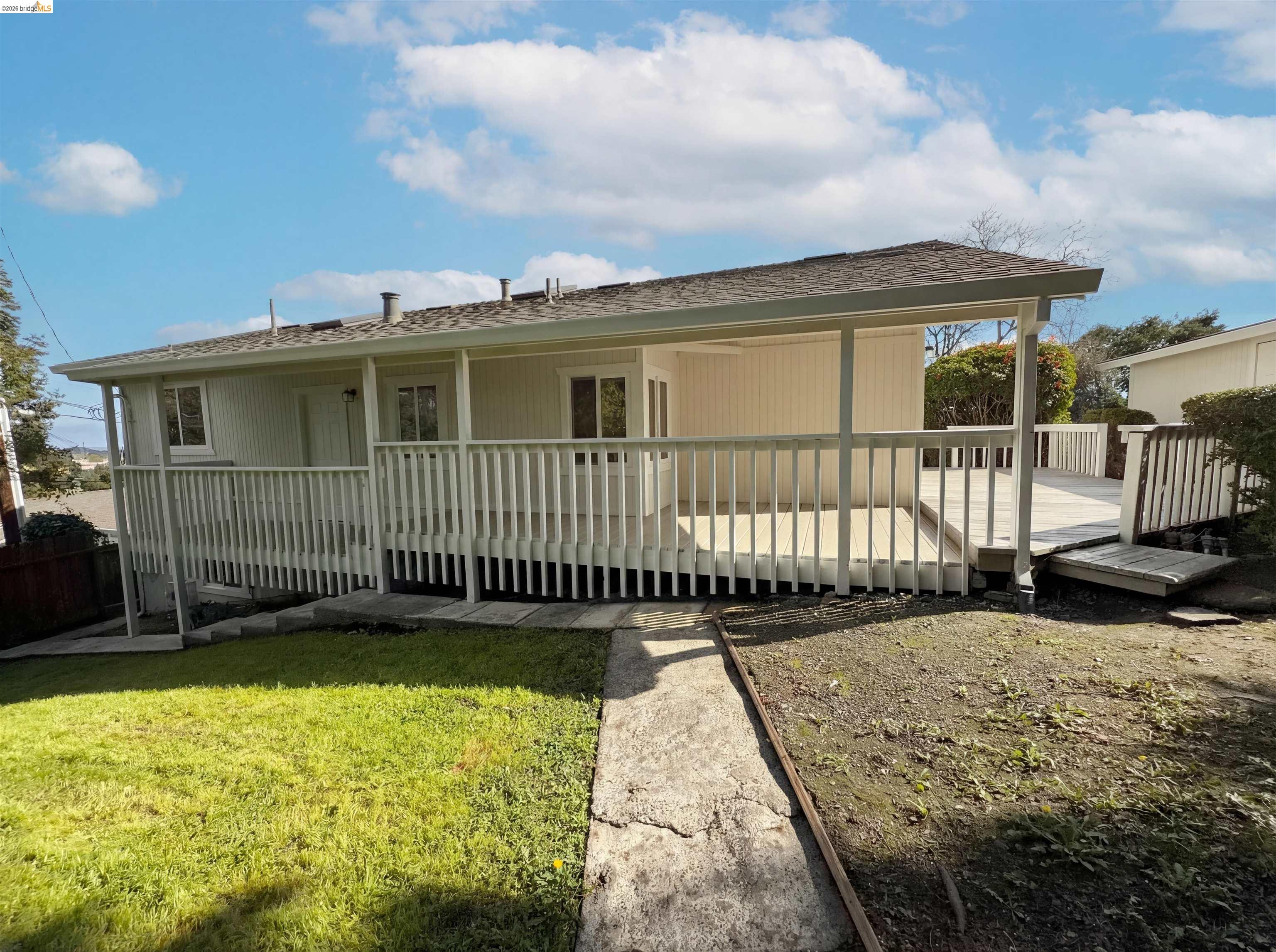 Detail Gallery Image 15 of 42 For 2291 Yale St, Martinez,  CA 94553 - 2 Beds | 2/1 Baths