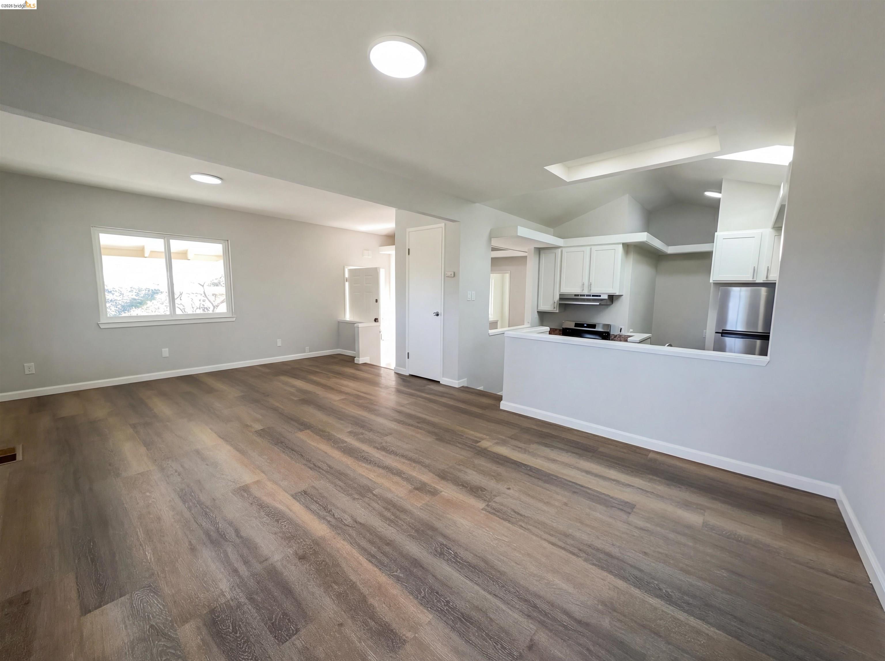 Detail Gallery Image 3 of 42 For 2291 Yale St, Martinez,  CA 94553 - 2 Beds | 2/1 Baths