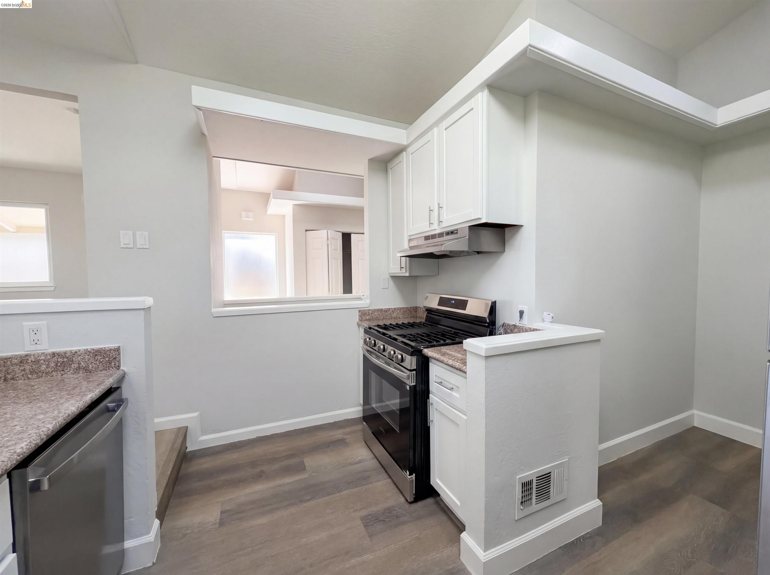 Detail Gallery Image 22 of 42 For 2291 Yale St, Martinez,  CA 94553 - 2 Beds | 2/1 Baths