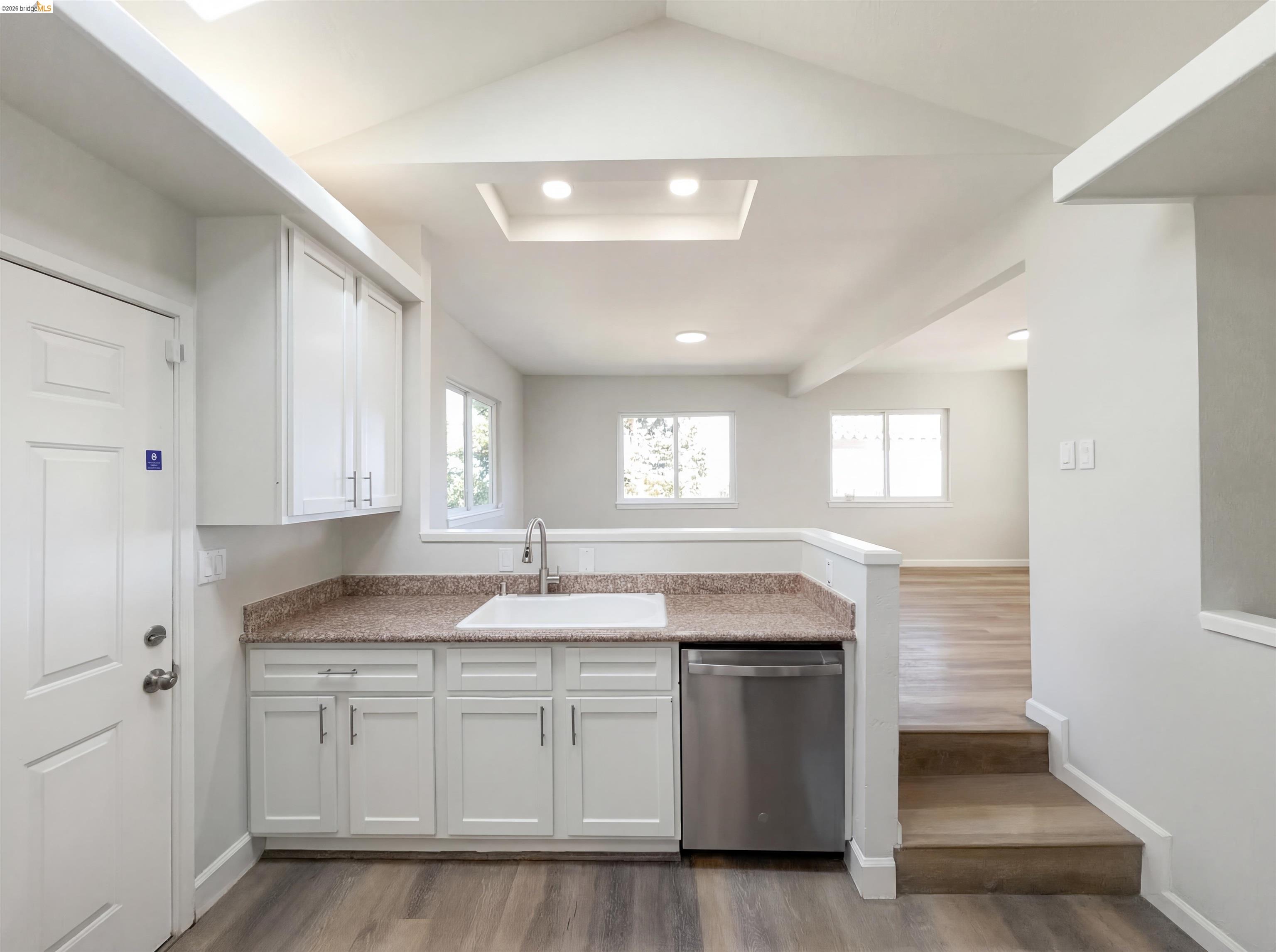 Detail Gallery Image 38 of 42 For 2291 Yale St, Martinez,  CA 94553 - 2 Beds | 2/1 Baths