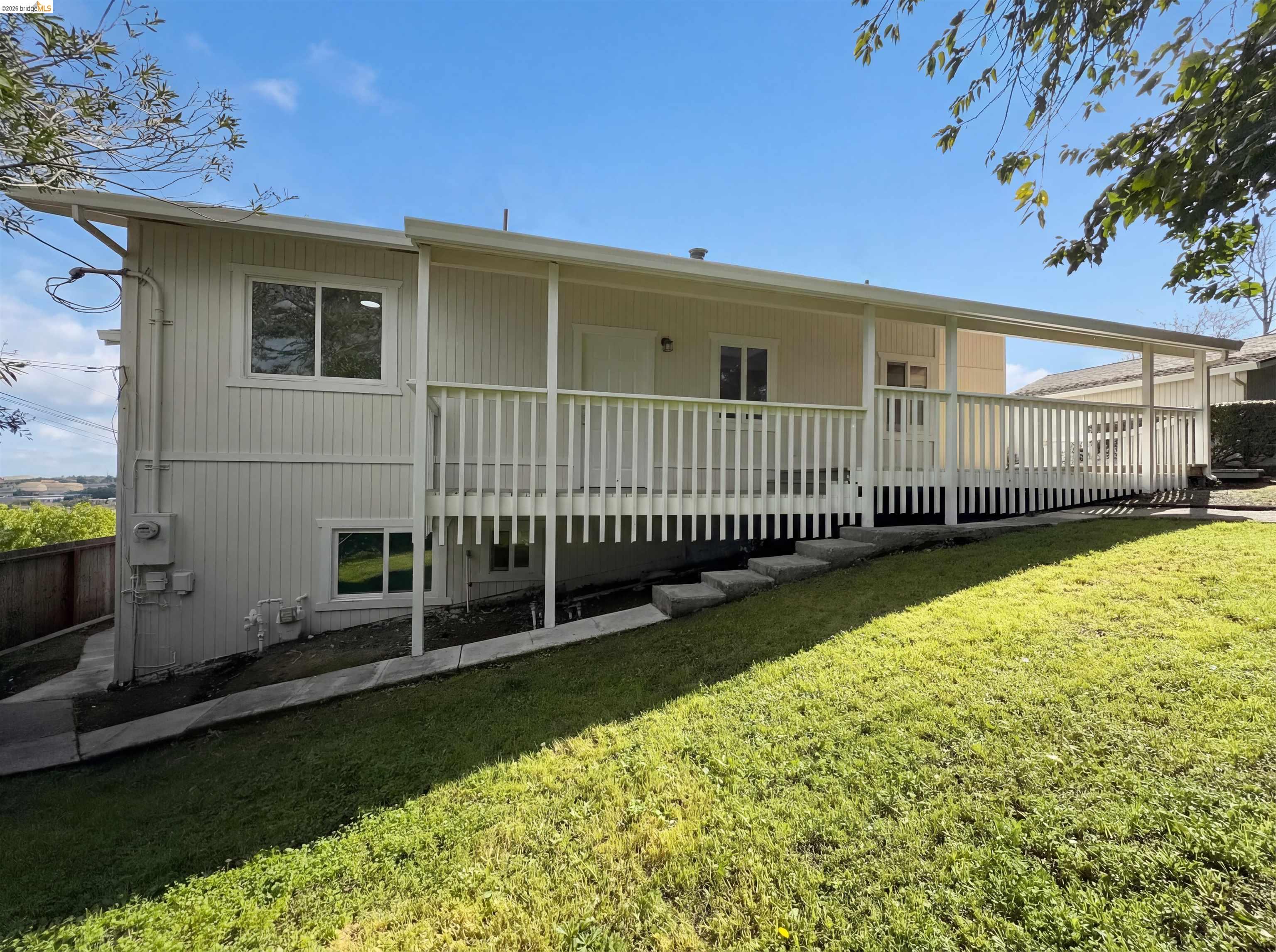 Detail Gallery Image 5 of 42 For 2291 Yale St, Martinez,  CA 94553 - 2 Beds | 2/1 Baths