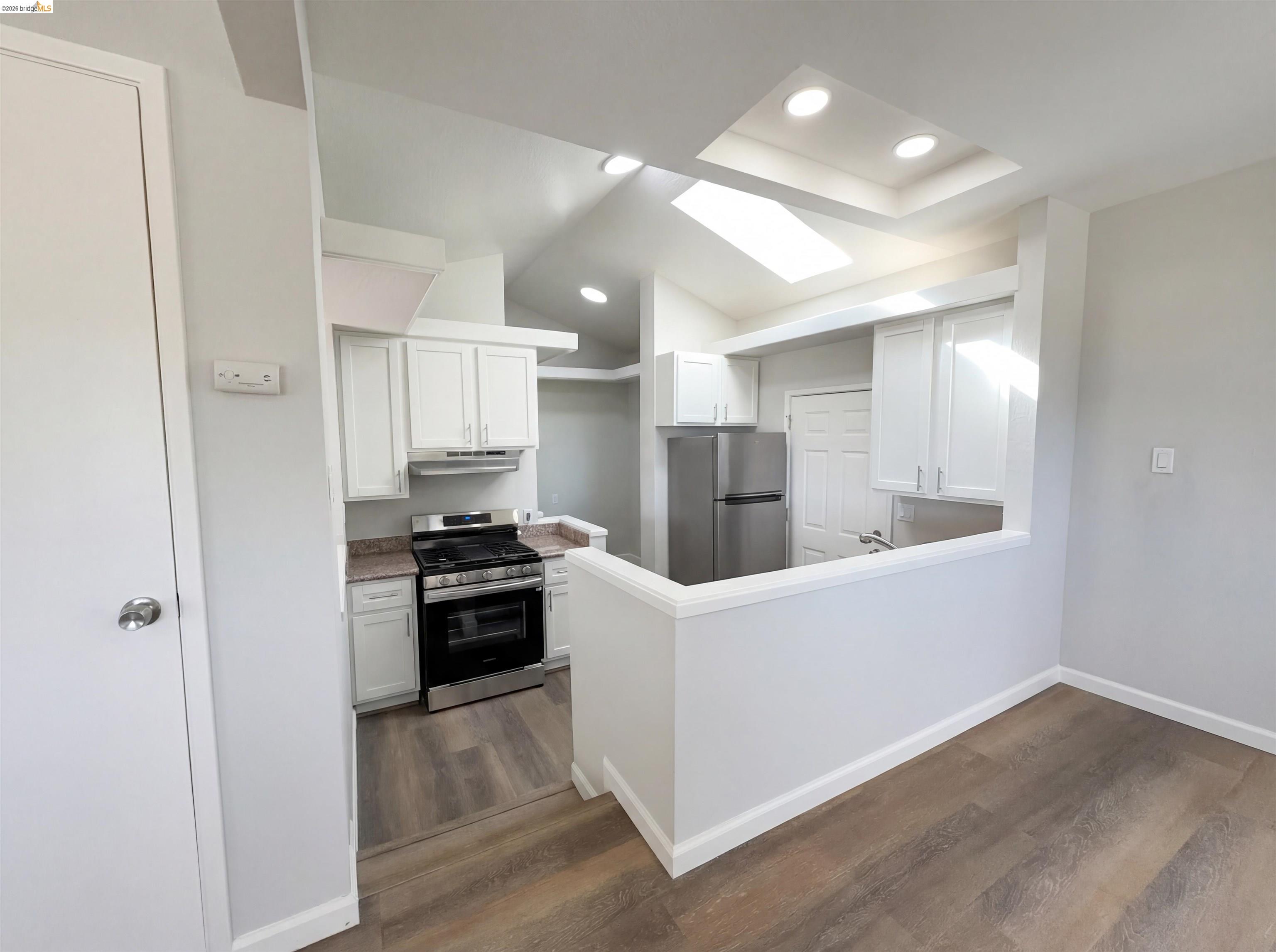 Detail Gallery Image 7 of 42 For 2291 Yale St, Martinez,  CA 94553 - 2 Beds | 2/1 Baths