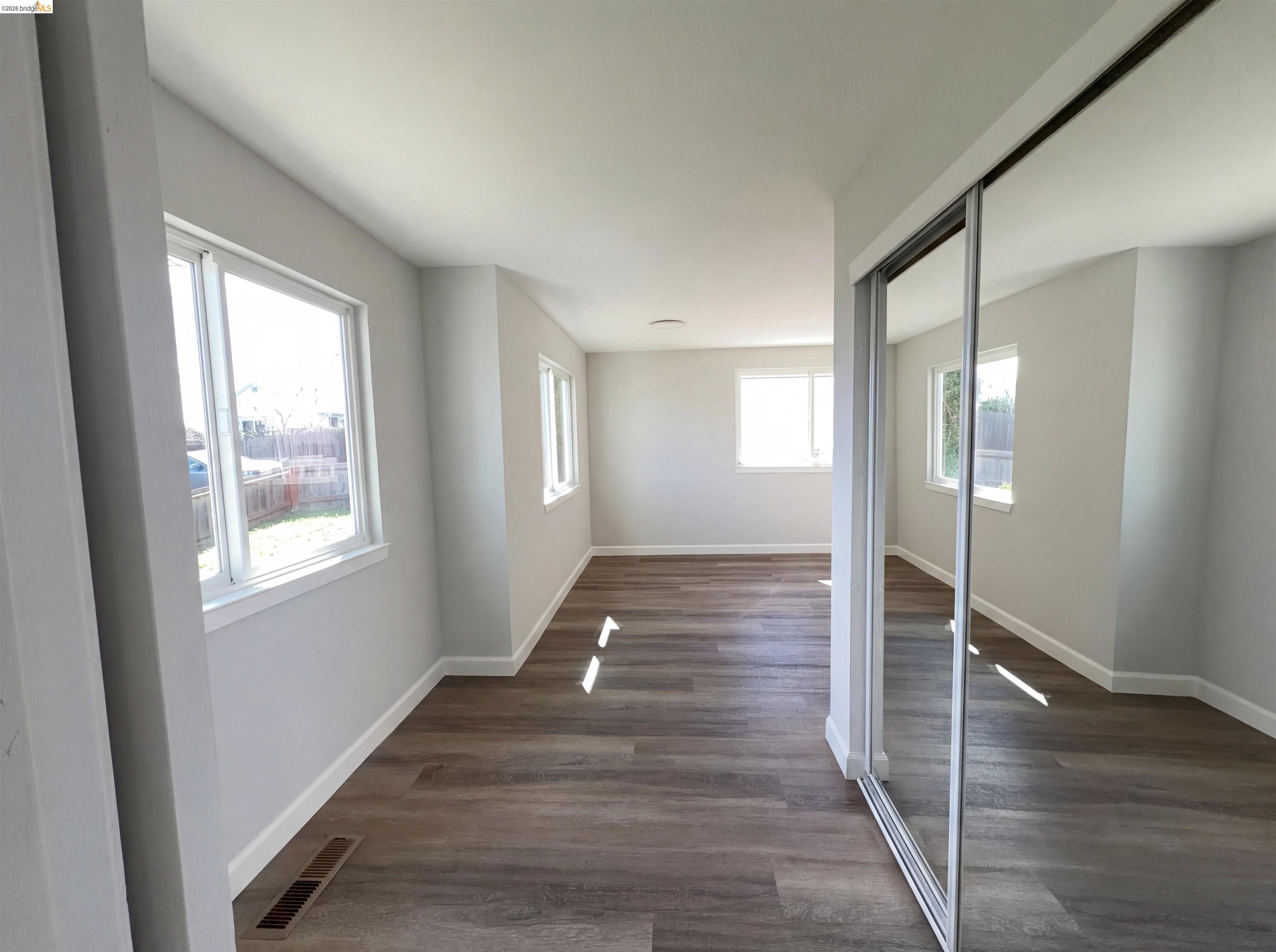 Detail Gallery Image 8 of 42 For 2291 Yale St, Martinez,  CA 94553 - 2 Beds | 2/1 Baths