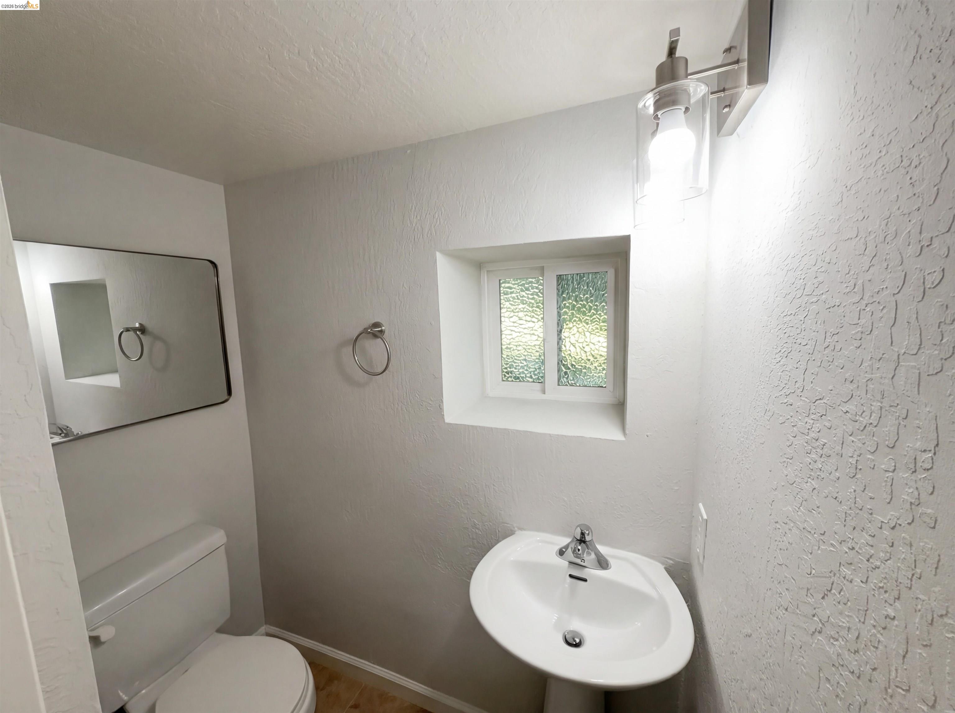 Detail Gallery Image 10 of 42 For 2291 Yale St, Martinez,  CA 94553 - 2 Beds | 2/1 Baths