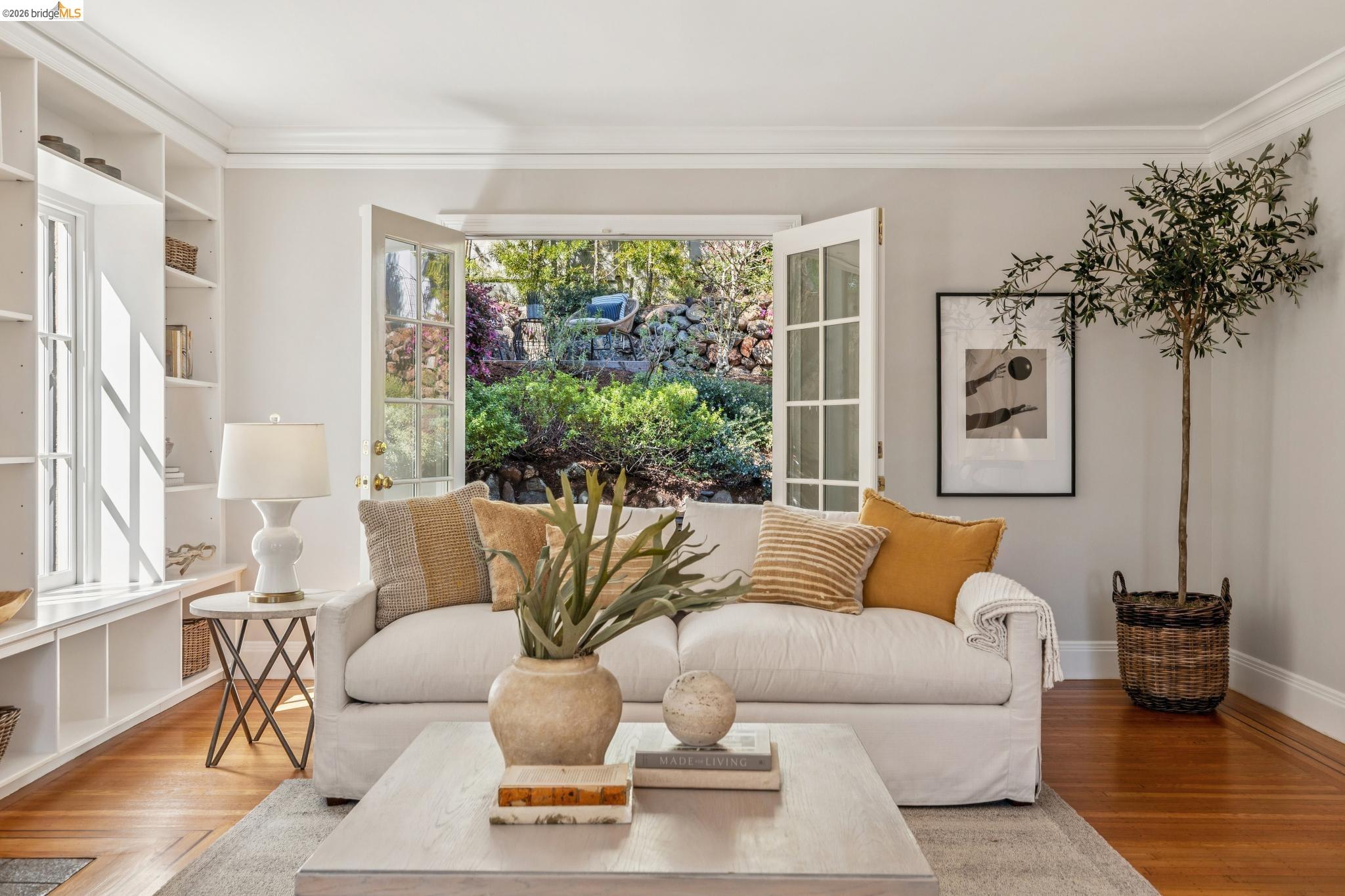 Detail Gallery Image 13 of 59 For 900 Rosemount Rd, Oakland,  CA 94610 - 3 Beds | 2 Baths