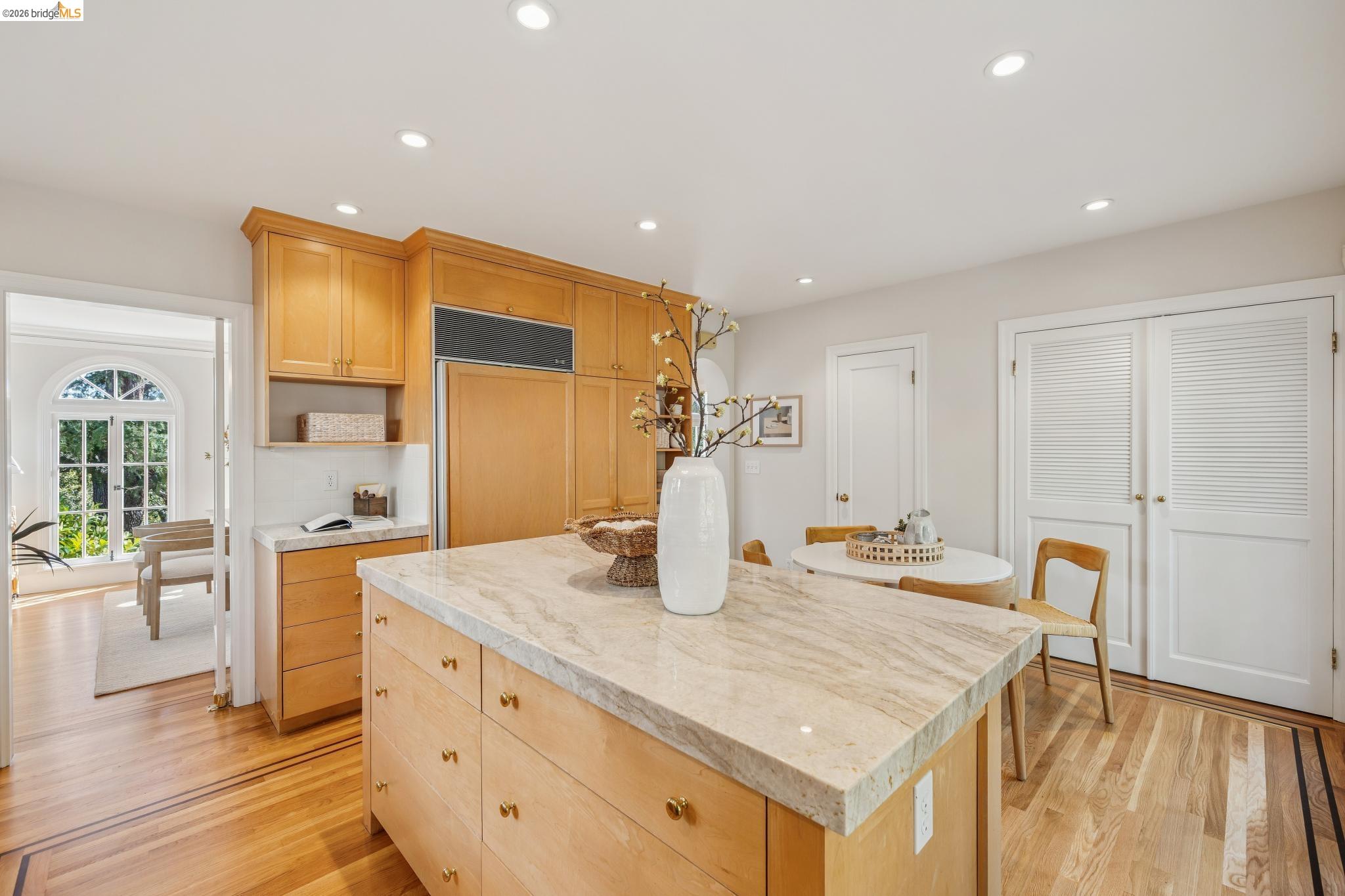 Detail Gallery Image 31 of 59 For 900 Rosemount Rd, Oakland,  CA 94610 - 3 Beds | 2 Baths