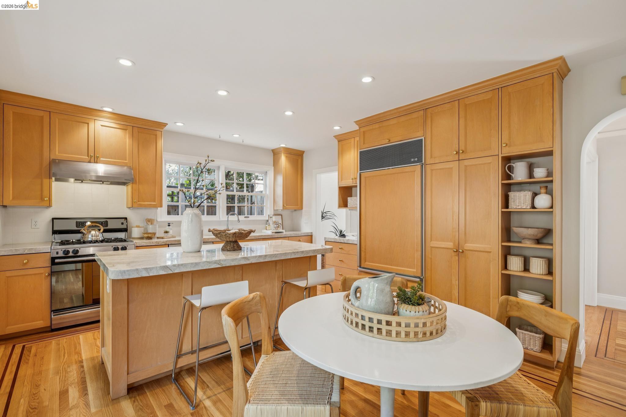 Detail Gallery Image 34 of 59 For 900 Rosemount Rd, Oakland,  CA 94610 - 3 Beds | 2 Baths