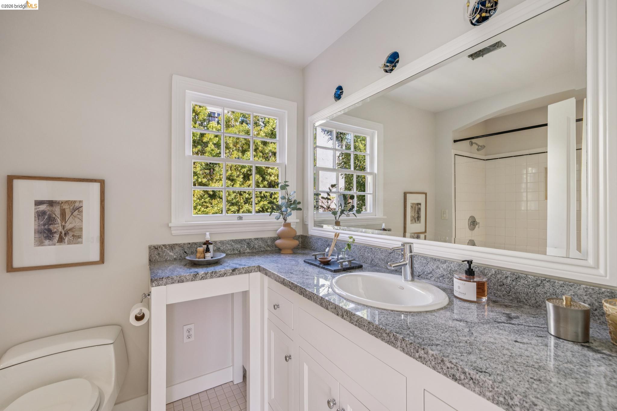 Detail Gallery Image 46 of 59 For 900 Rosemount Rd, Oakland,  CA 94610 - 3 Beds | 2 Baths