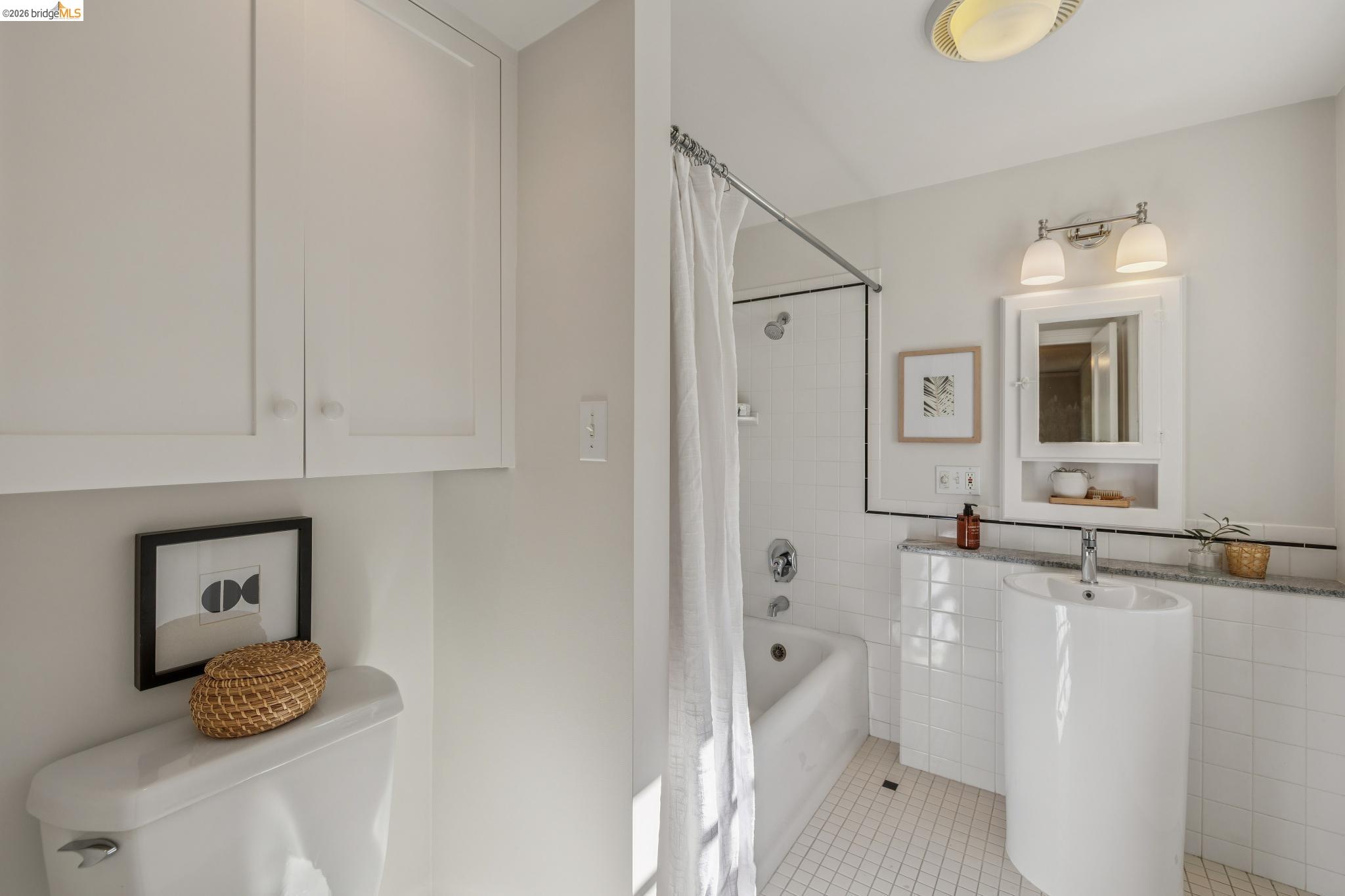 Detail Gallery Image 54 of 59 For 900 Rosemount Rd, Oakland,  CA 94610 - 3 Beds | 2 Baths