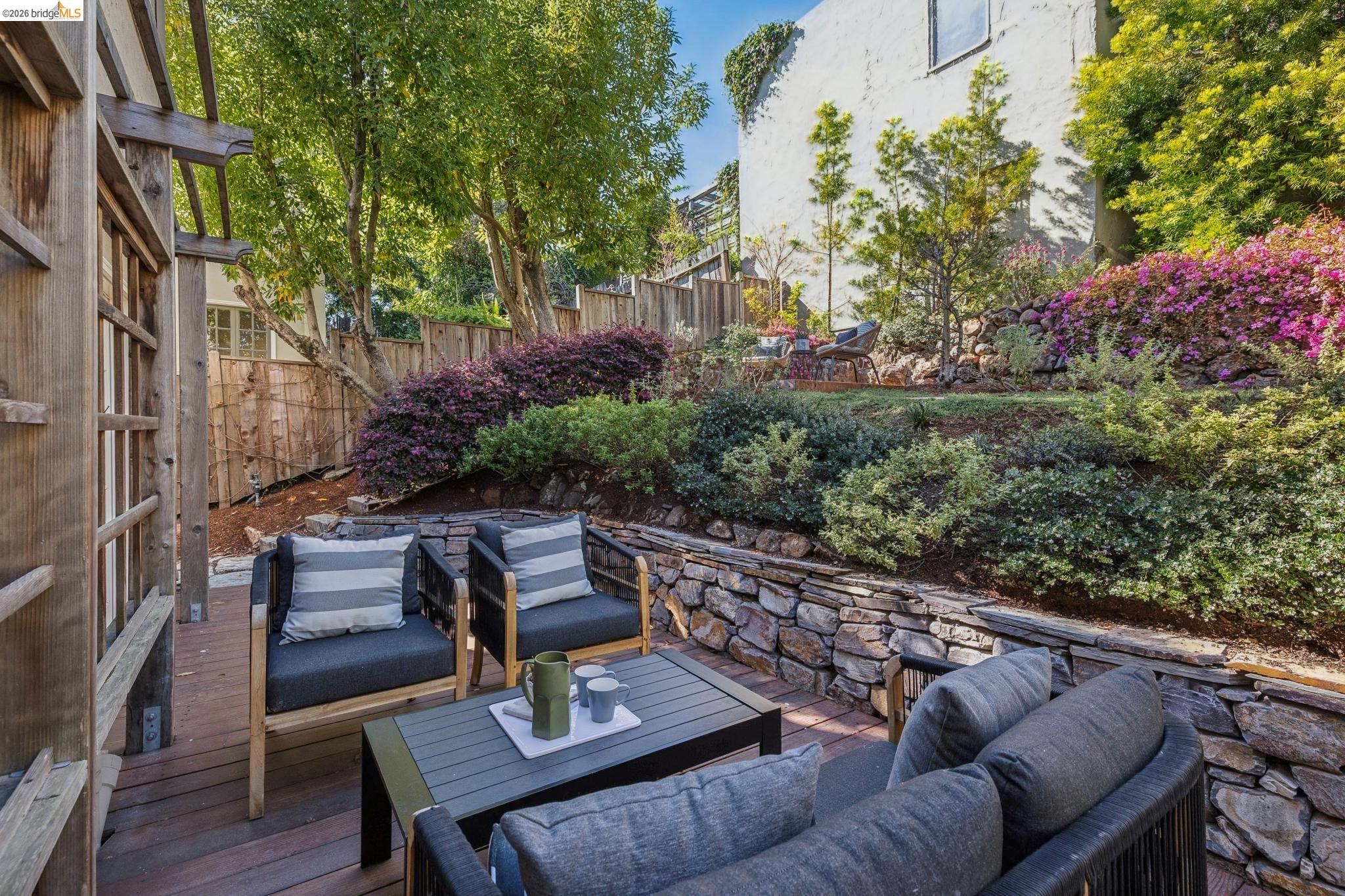 Detail Gallery Image 56 of 59 For 900 Rosemount Rd, Oakland,  CA 94610 - 3 Beds | 2 Baths