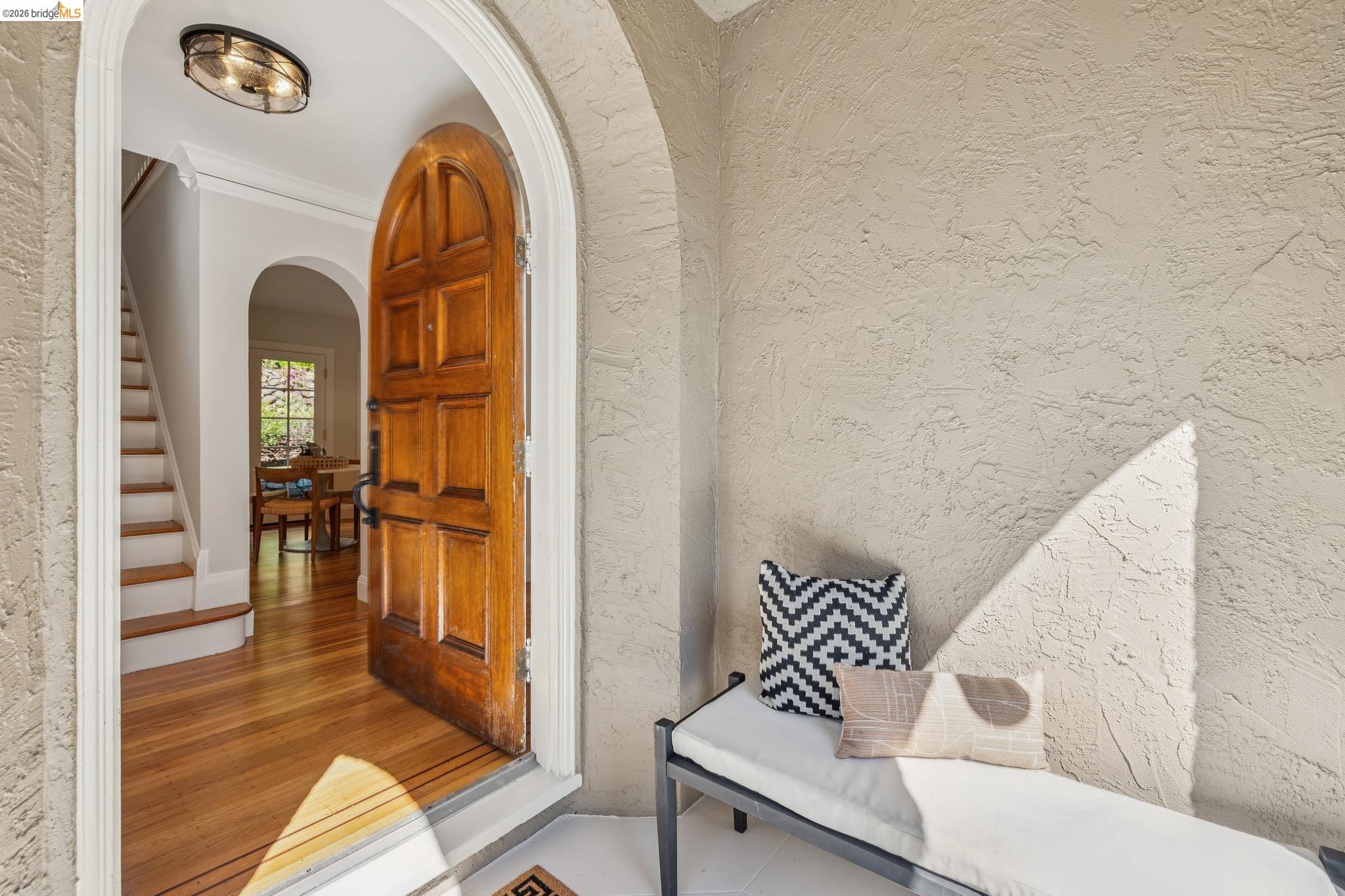 Detail Gallery Image 9 of 59 For 900 Rosemount Rd, Oakland,  CA 94610 - 3 Beds | 2 Baths