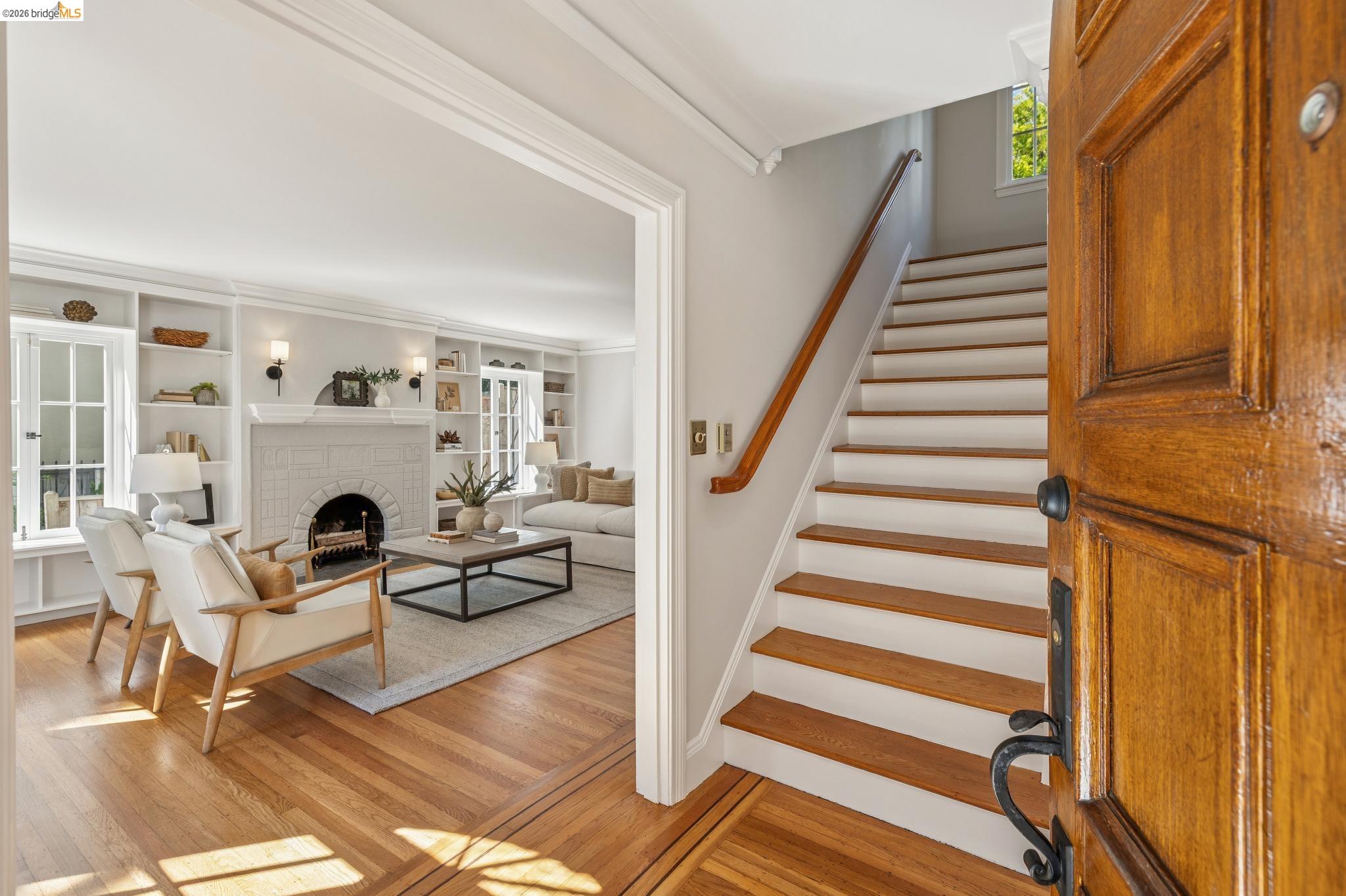 Detail Gallery Image 10 of 59 For 900 Rosemount Rd, Oakland,  CA 94610 - 3 Beds | 2 Baths