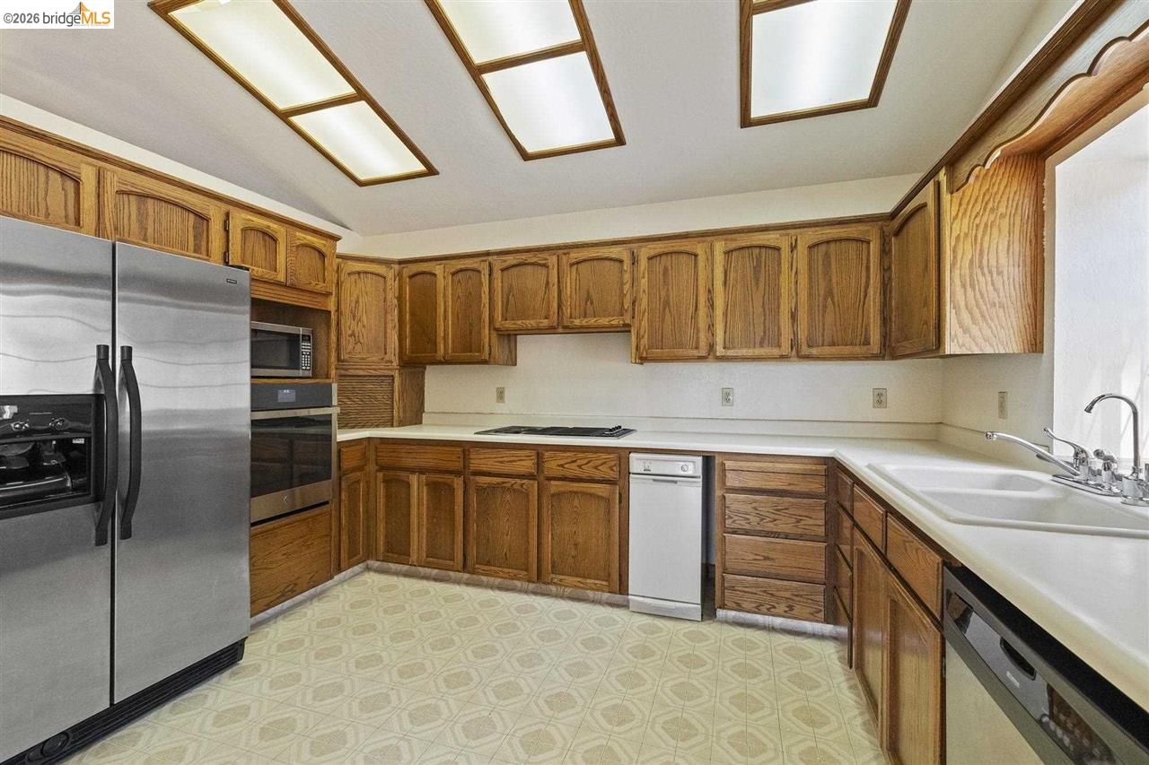 Detail Gallery Image 11 of 32 For 16620 Charles Otter Drive, Sonora,  CA 95370 - 3 Beds | 2/1 Baths