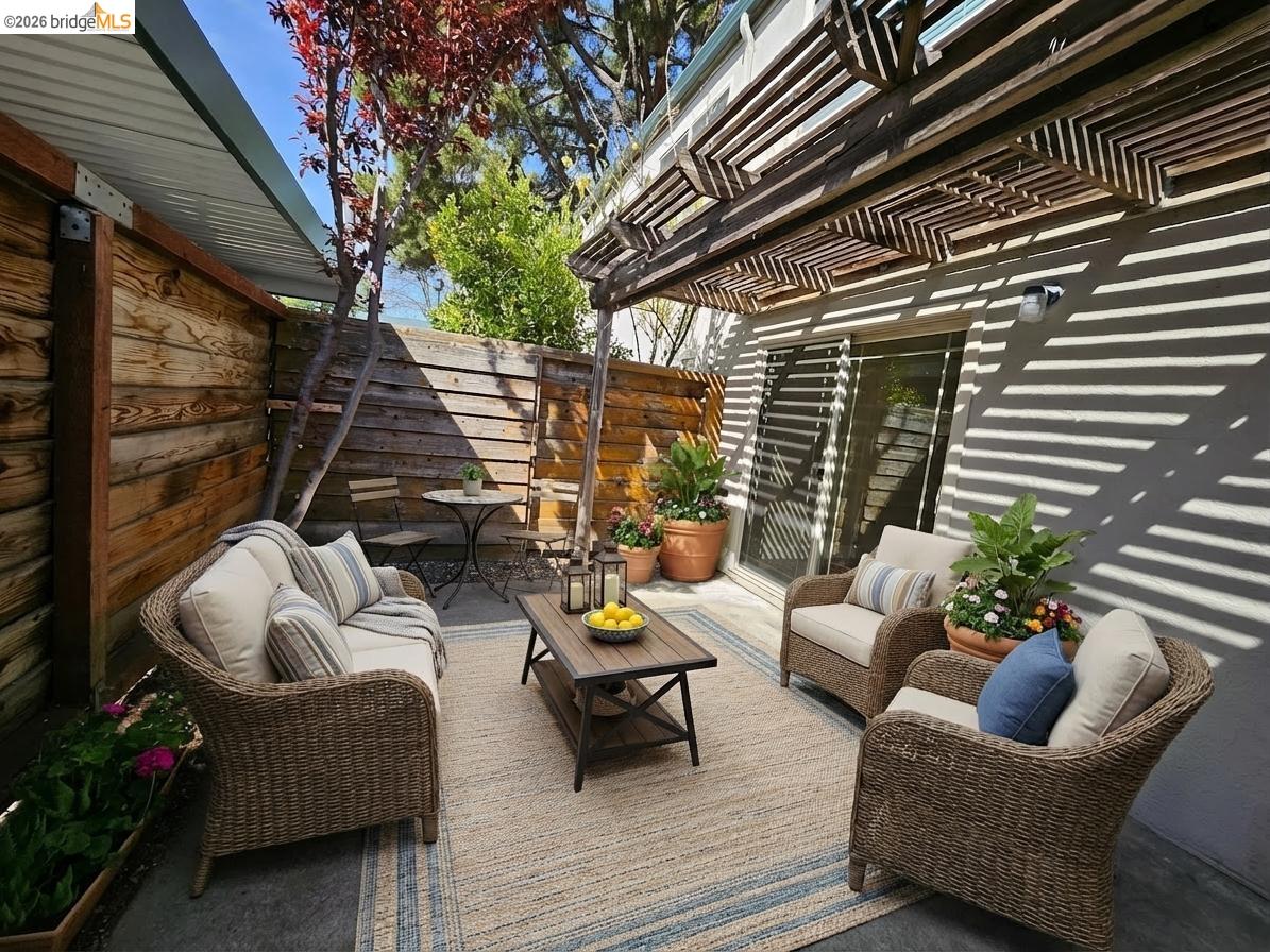 Detail Gallery Image 17 of 24 For 3715 Northwood Dr #G,  Concord,  CA 94520 - 3 Beds | 2 Baths