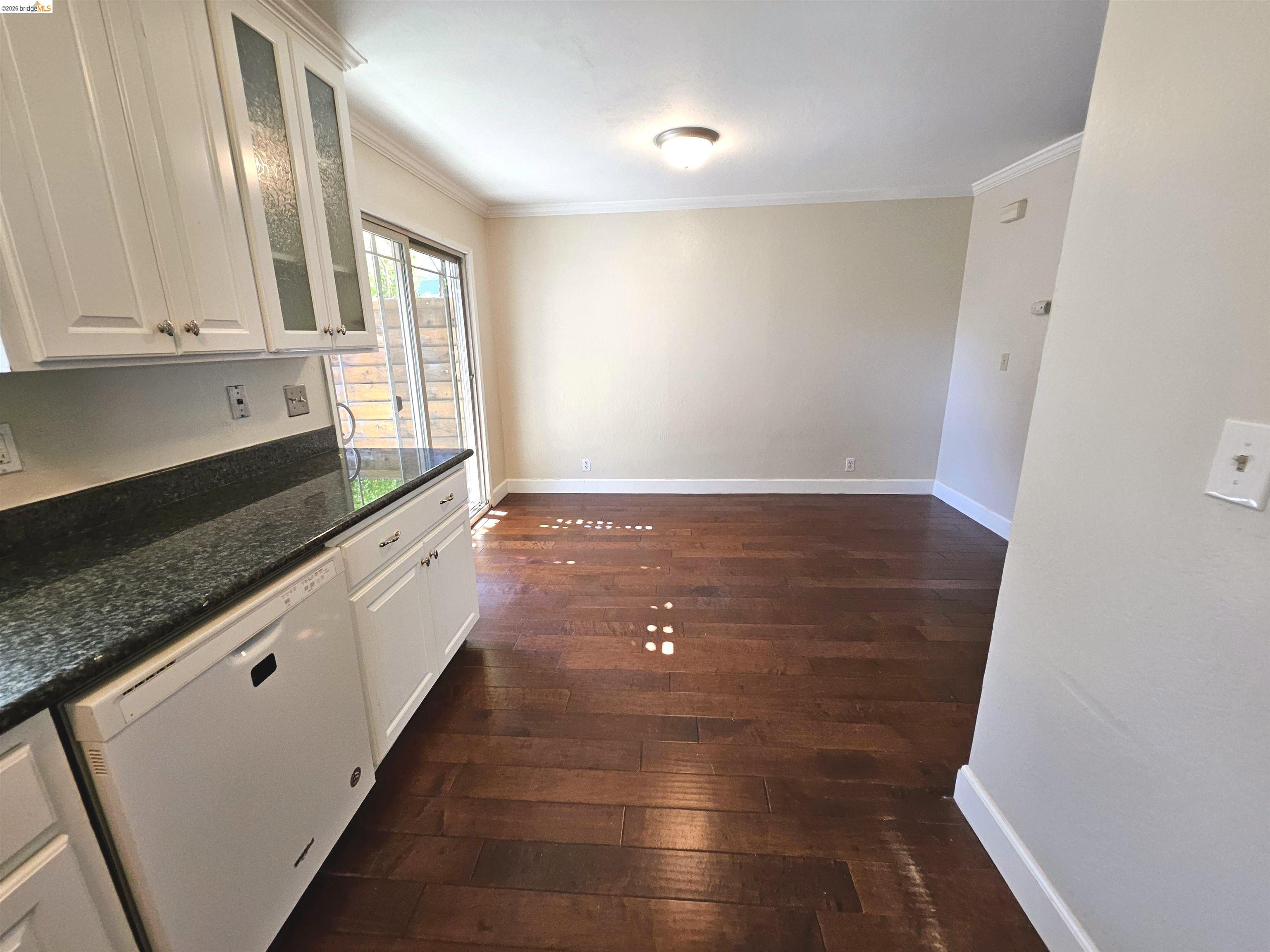 Detail Gallery Image 6 of 24 For 3715 Northwood Dr #G,  Concord,  CA 94520 - 3 Beds | 2 Baths